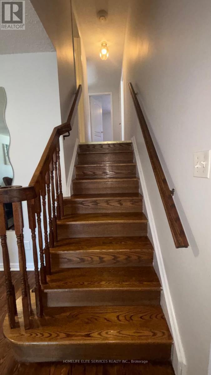 33 Robbinstone Drive, Toronto, Ontario  M1B 2C4 - Photo 14 - E12906662