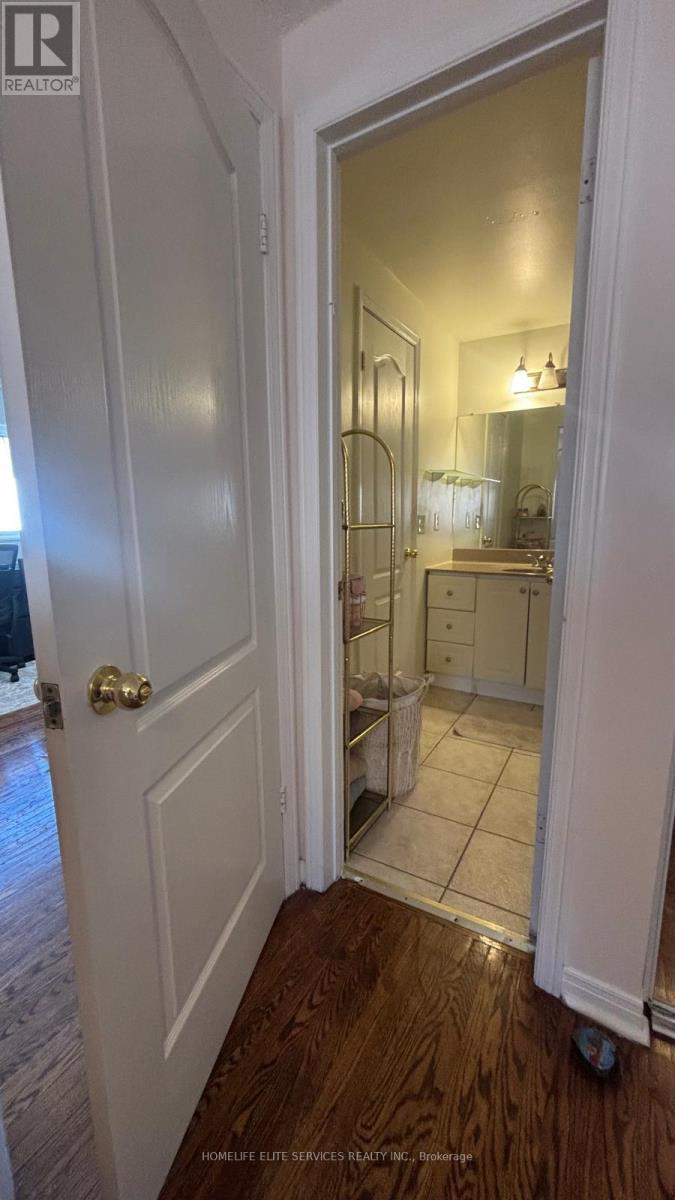 33 Robbinstone Drive, Toronto, Ontario  M1B 2C4 - Photo 19 - E12906662