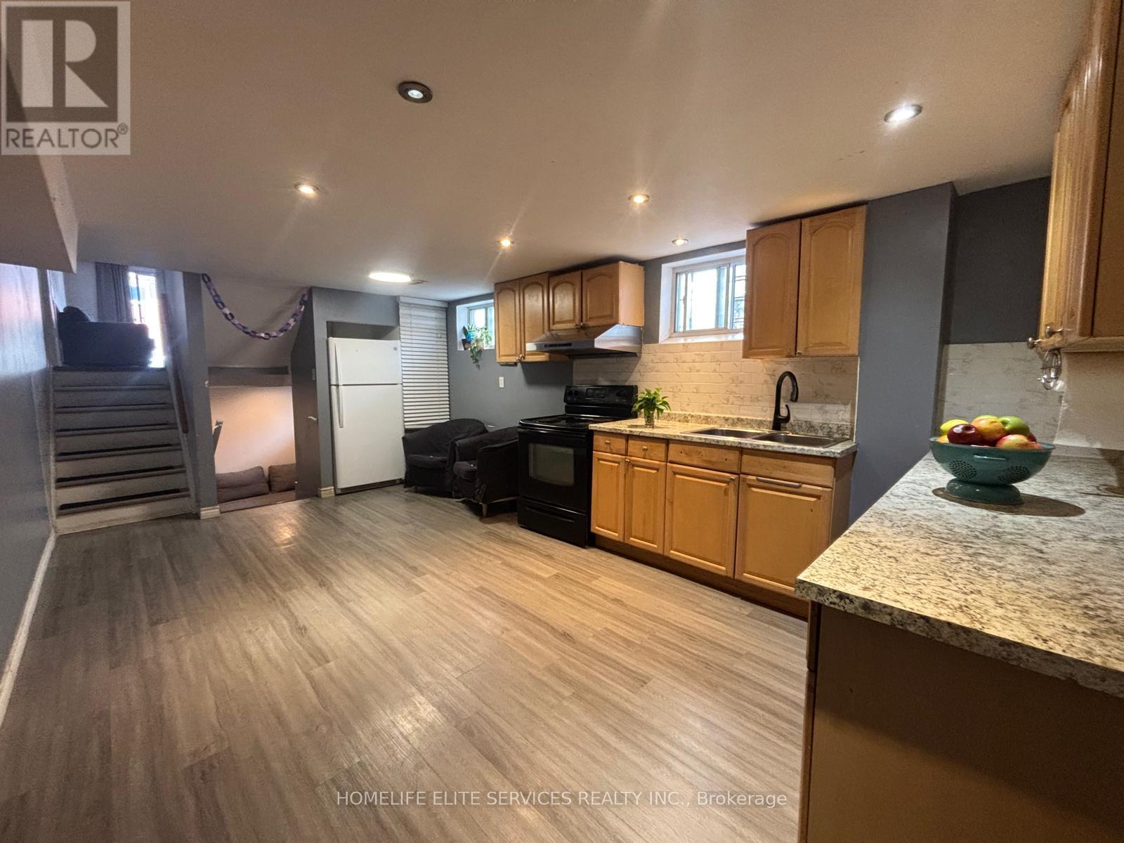 33 Robbinstone Drive, Toronto, Ontario  M1B 2C4 - Photo 32 - E12906662