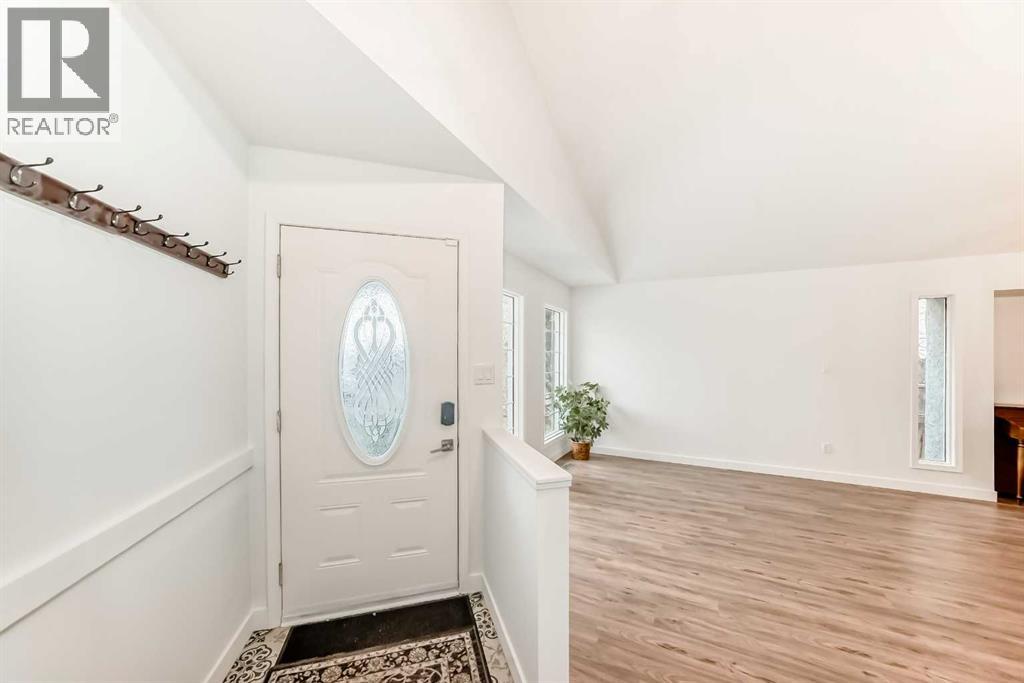 52 Mt Crandell Crescent W, Lethbridge, Alberta  T1K 6L6 - Photo 2 - A2295332