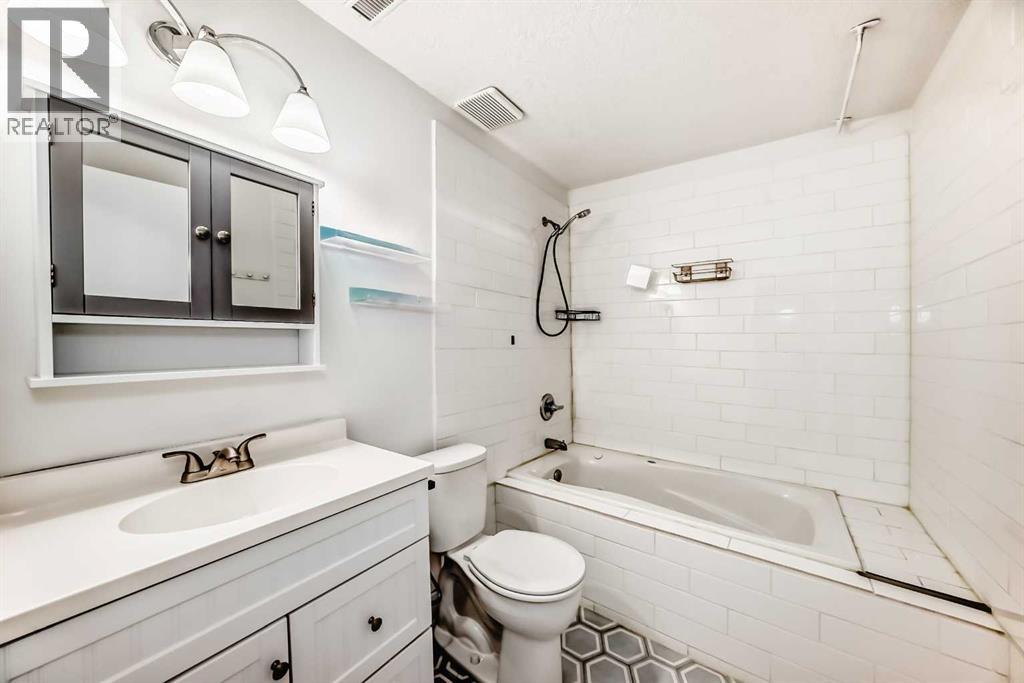 52 Mt Crandell Crescent W, Lethbridge, Alberta  T1K 6L6 - Photo 25 - A2295332