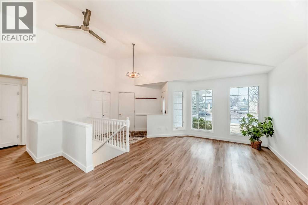 52 Mt Crandell Crescent W, Lethbridge, Alberta  T1K 6L6 - Photo 3 - A2295332