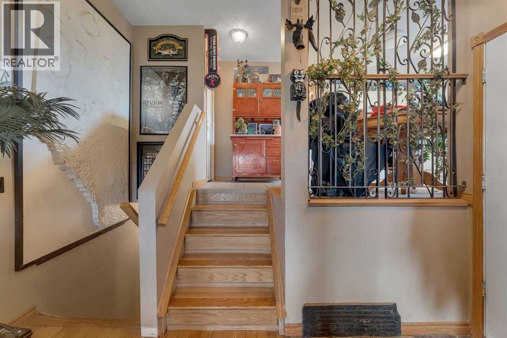 115 Deerfield Drive Se, Calgary, Alberta  T2J 6T9 - Photo 8 - A2295370