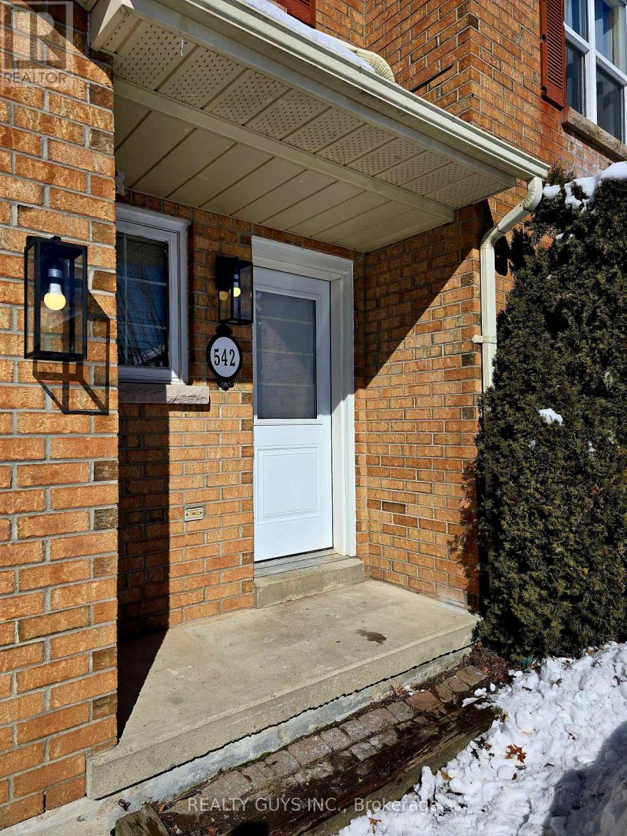 542 Westman Avenue, Peterborough (Otonabee Ward 1), Ontario K9K 2E6 - Photo 2 - X12907144
