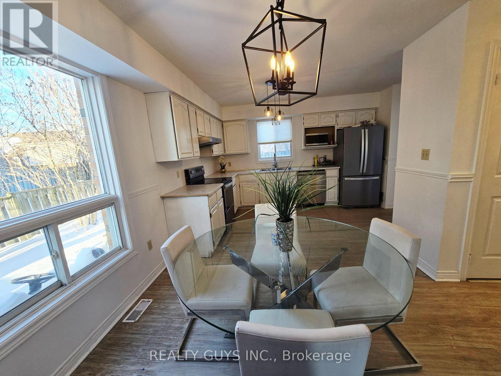 542 Westman Avenue, Peterborough (Otonabee Ward 1), Ontario K9K 2E6 - Photo 3 - X12907144