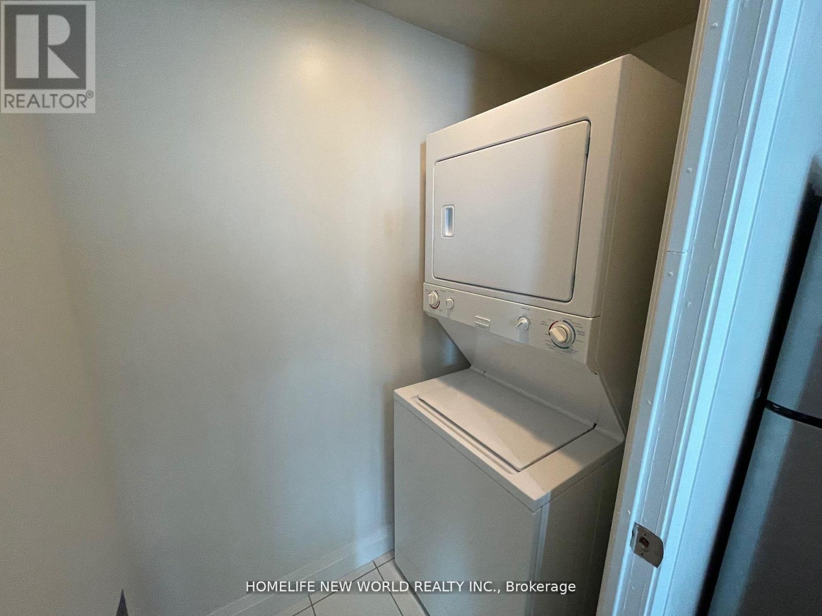 3807 - 16 Harbour Street, Toronto (Waterfront Communities), Ontario  M5J 2Z7 - Photo 10 - C12803364