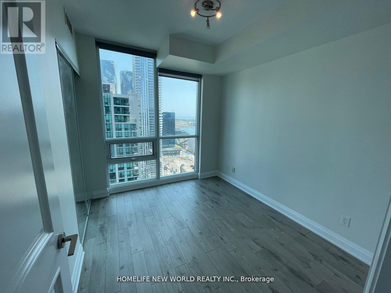 3807 - 16 Harbour Street, Toronto (Waterfront Communities), Ontario  M5J 2Z7 - Photo 7 - C12803364