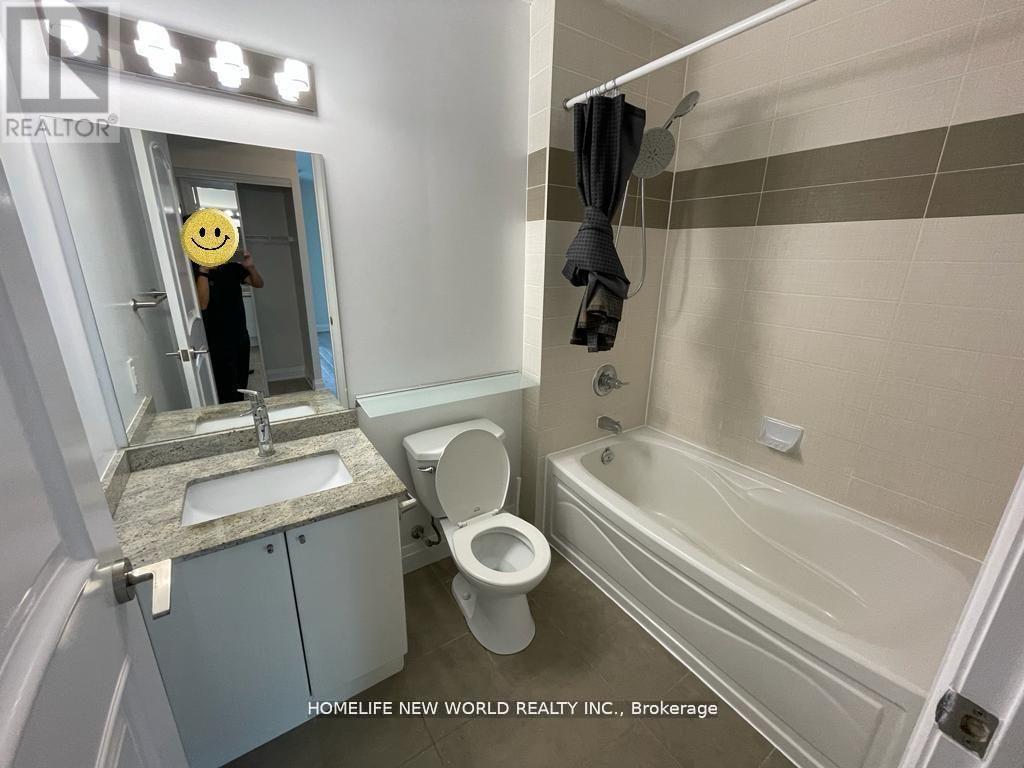 3807 - 16 Harbour Street, Toronto (Waterfront Communities), Ontario  M5J 2Z7 - Photo 9 - C12803364