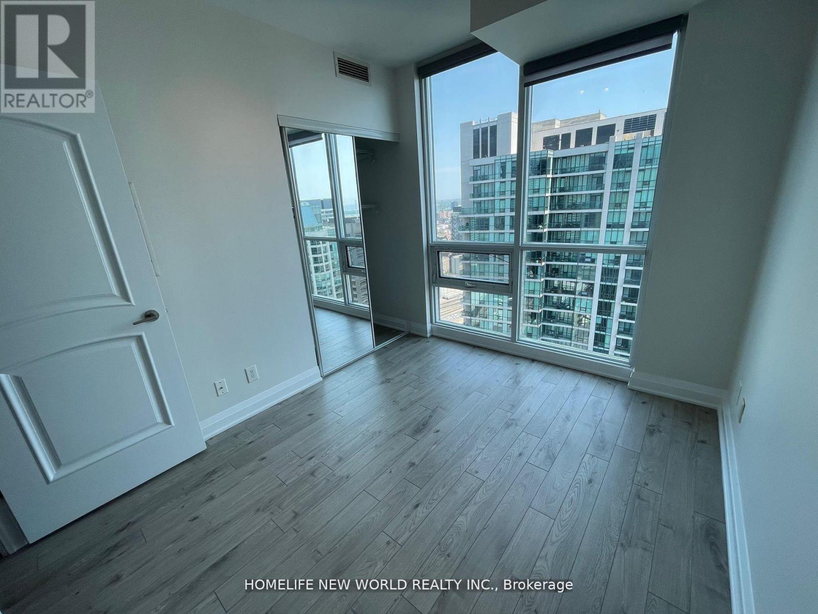 3807 - 16 Harbour Street, Toronto (Waterfront Communities), Ontario  M5J 2Z7 - Photo 8 - C12803364