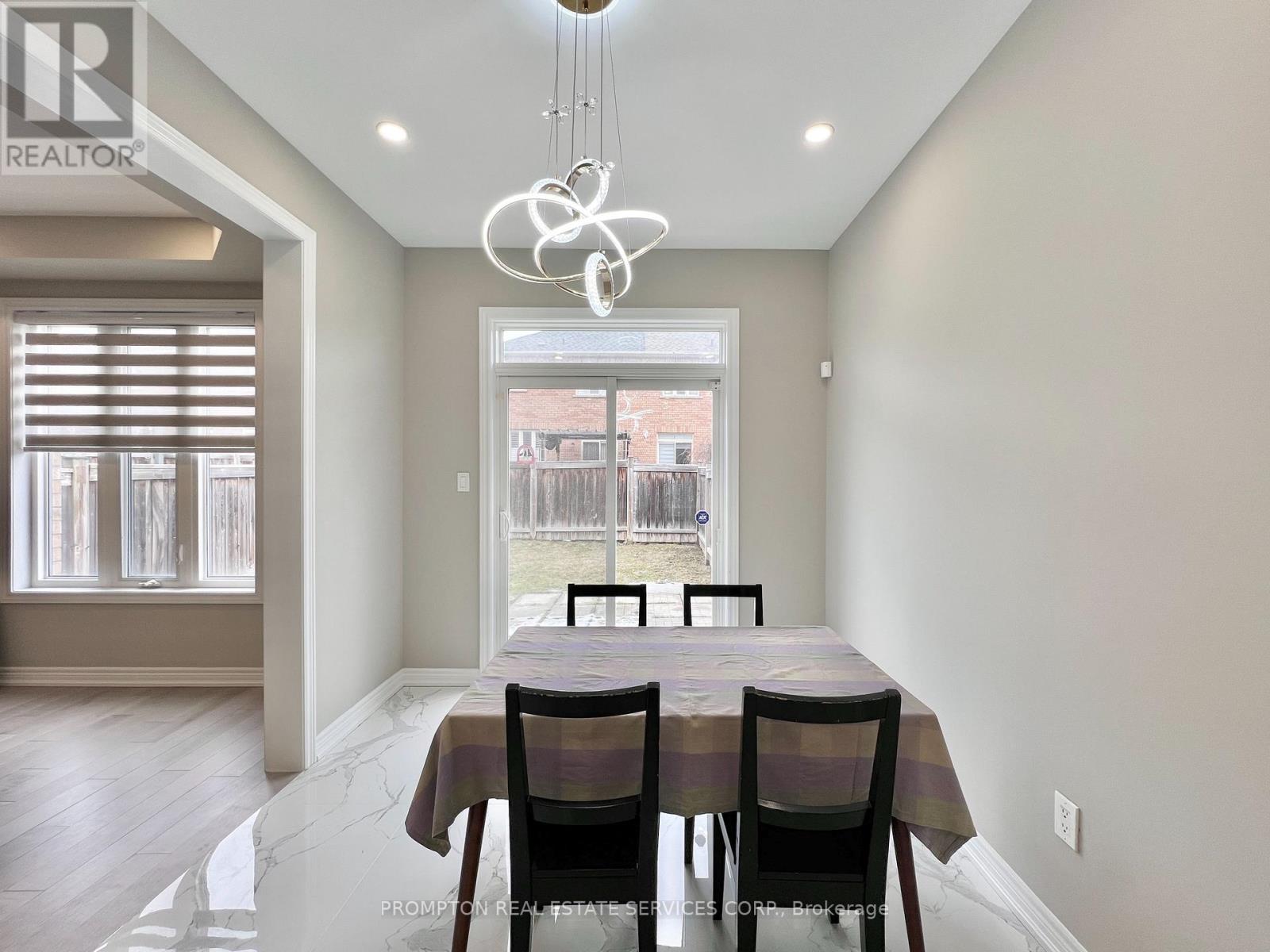 40 Staglin Court, Markham, Ontario  L6C 0K9 - Photo 10 - N12907116