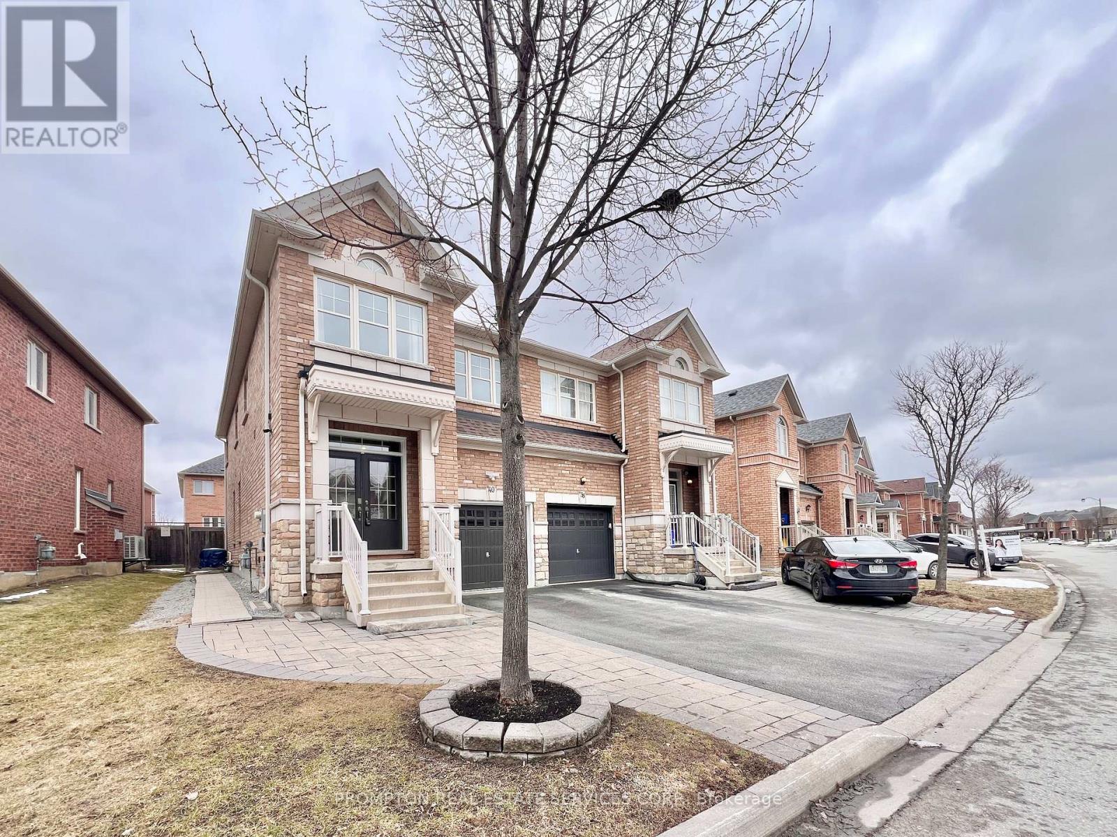 40 Staglin Court, Markham, Ontario  L6C 0K9 - Photo 2 - N12907116