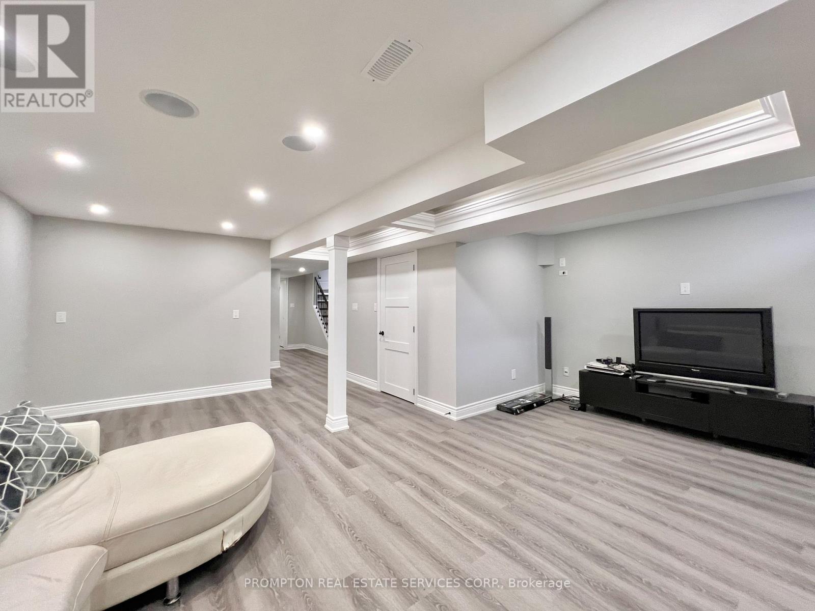 40 Staglin Court, Markham, Ontario  L6C 0K9 - Photo 42 - N12907116