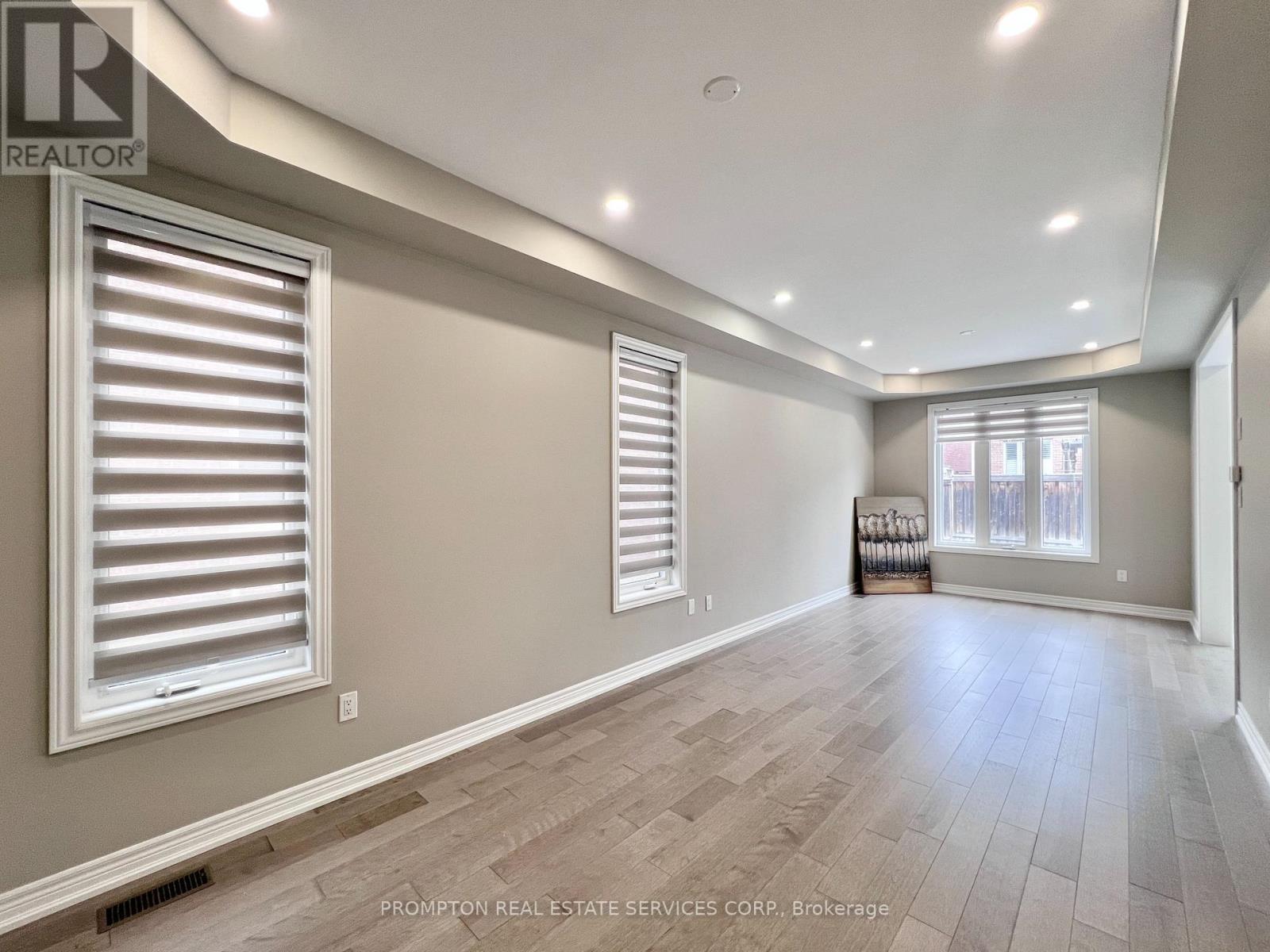 40 Staglin Court, Markham, Ontario  L6C 0K9 - Photo 5 - N12907116