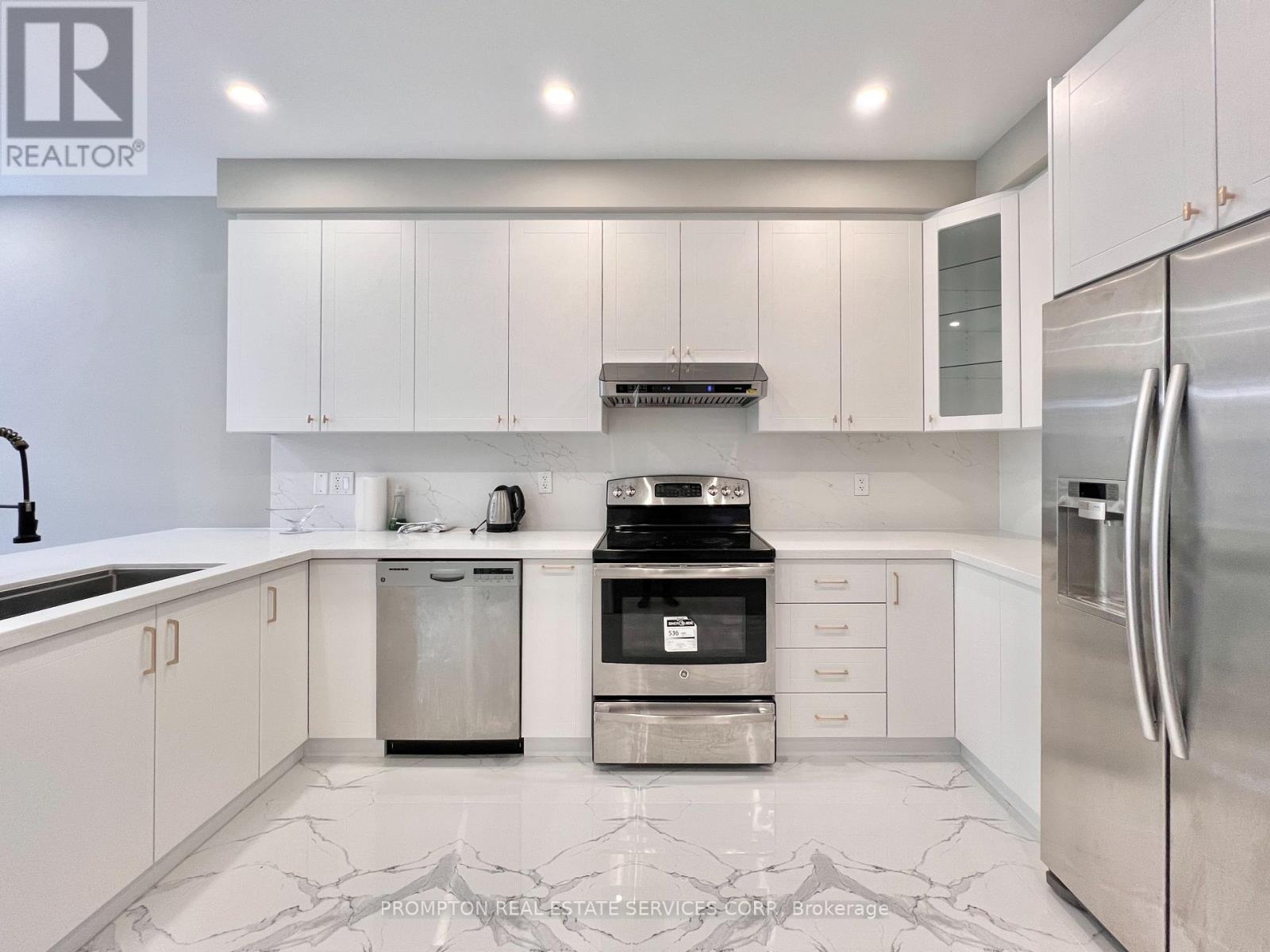 40 Staglin Court, Markham, Ontario  L6C 0K9 - Photo 8 - N12907116