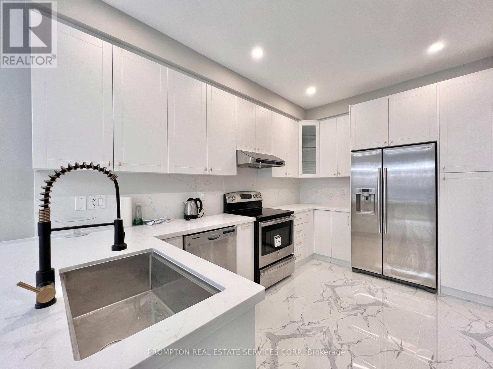 40 Staglin Court, Markham, Ontario  L6C 0K9 - Photo 9 - N12907116