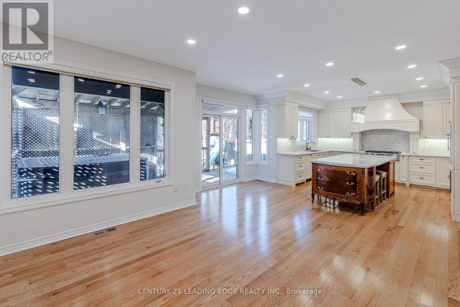 193 Tigertail Crescent, Bradford West Gwillimbury, Ontario  L3Z 0M4 - Photo 10 - N12907128