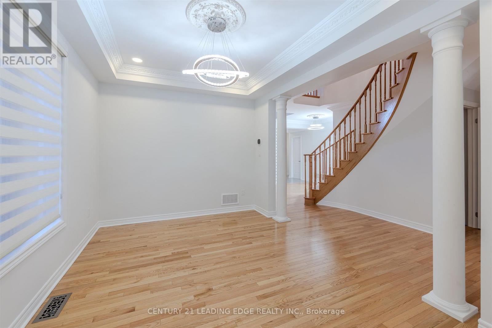 193 Tigertail Crescent, Bradford West Gwillimbury, Ontario  L3Z 0M4 - Photo 4 - N12907128