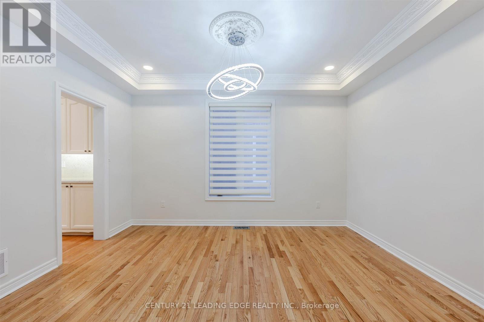 193 Tigertail Crescent, Bradford West Gwillimbury, Ontario  L3Z 0M4 - Photo 5 - N12907128