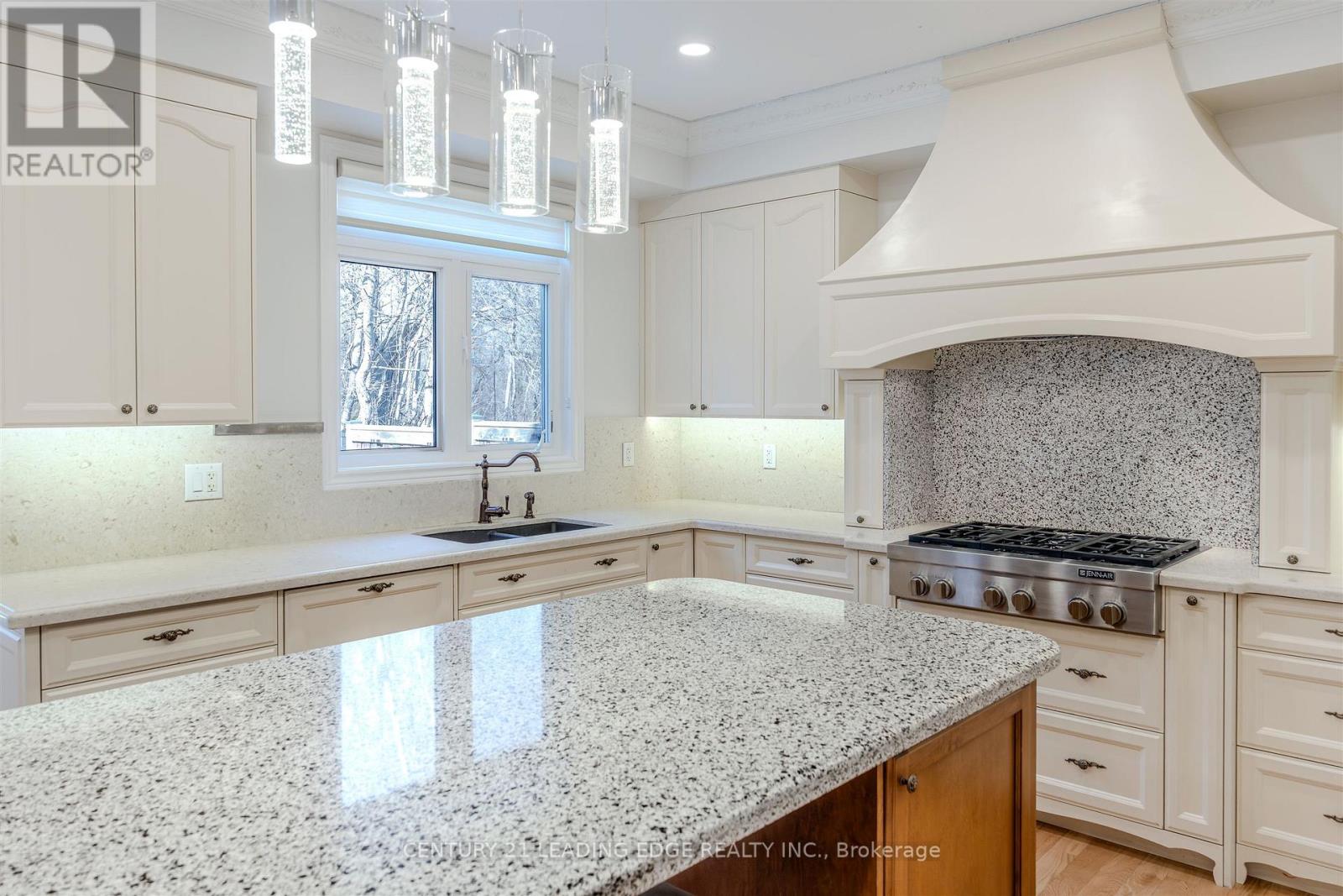 193 Tigertail Crescent, Bradford West Gwillimbury, Ontario  L3Z 0M4 - Photo 7 - N12907128