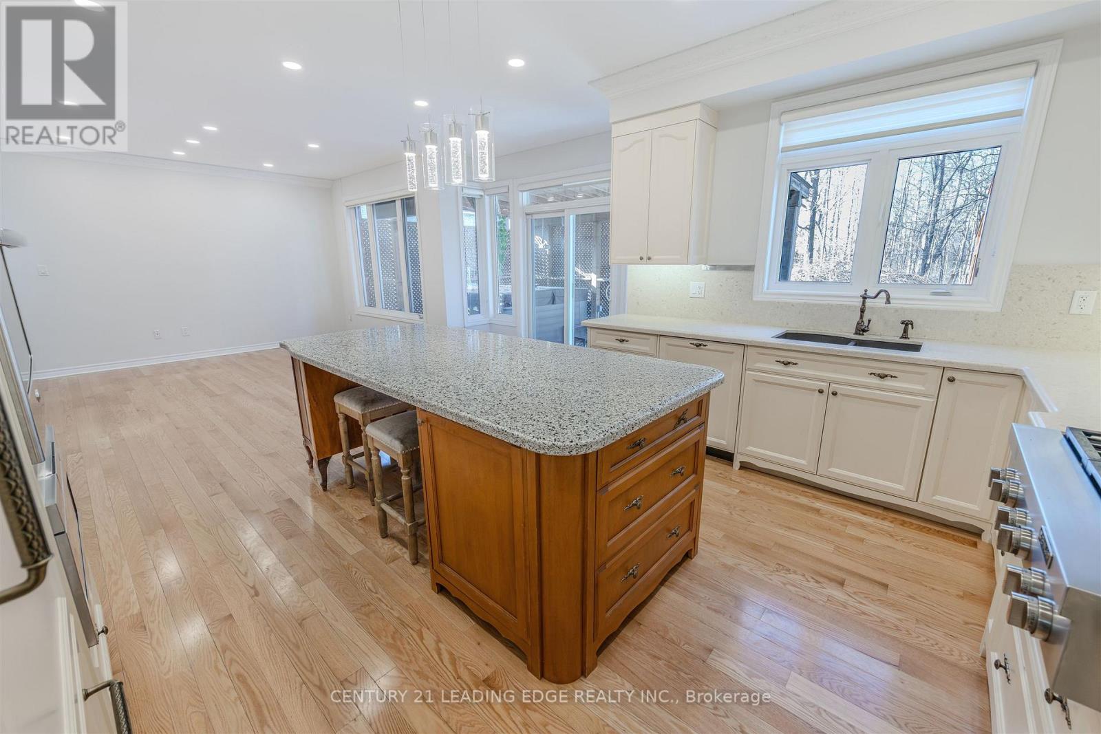 193 Tigertail Crescent, Bradford West Gwillimbury, Ontario  L3Z 0M4 - Photo 9 - N12907128