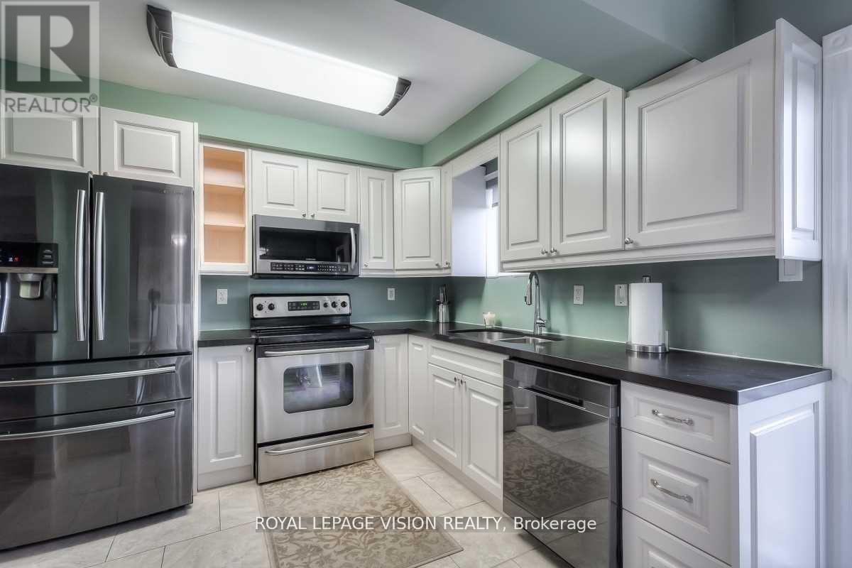 227 Stonebriar Drive, Vaughan, Ontario  L6A 4A3 - Photo 5 - N12907146