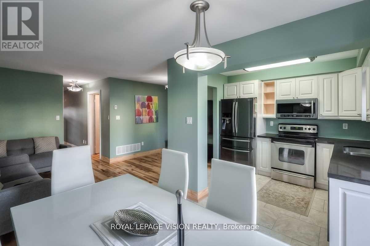 227 Stonebriar Drive, Vaughan, Ontario  L6A 4A3 - Photo 7 - N12907146