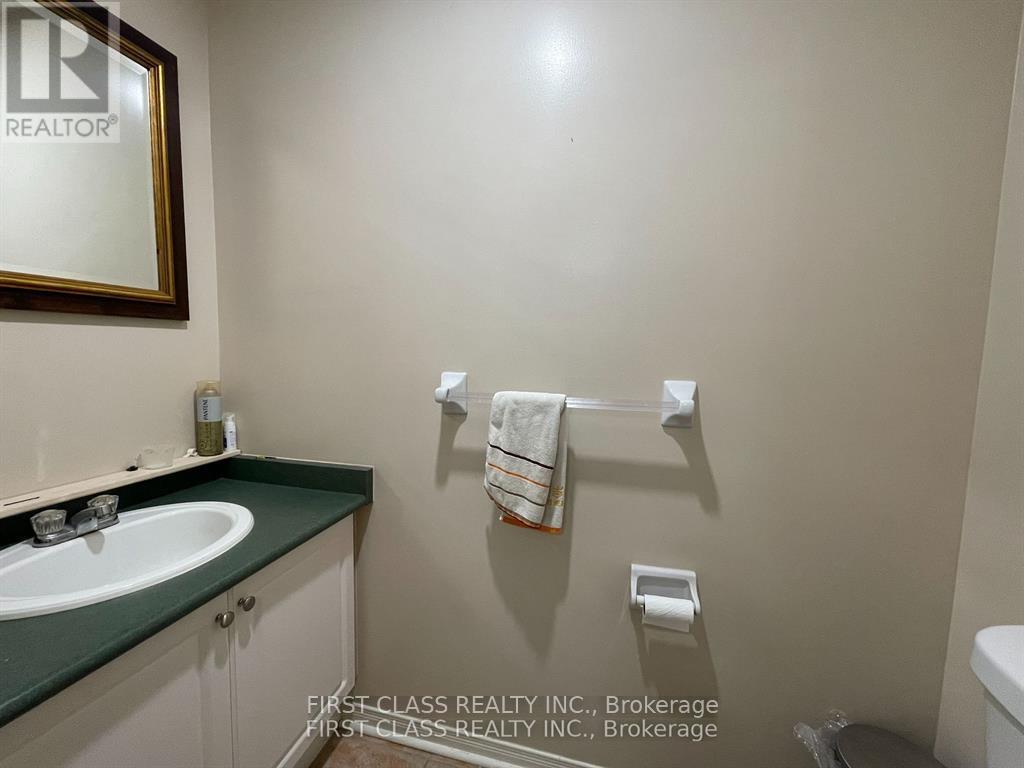 157 Selkirk Drive, Richmond Hill, Ontario  L4B 4H9 - Photo 11 - N12907154