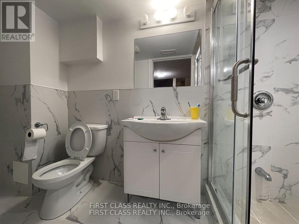 157 Selkirk Drive, Richmond Hill, Ontario  L4B 4H9 - Photo 13 - N12907154