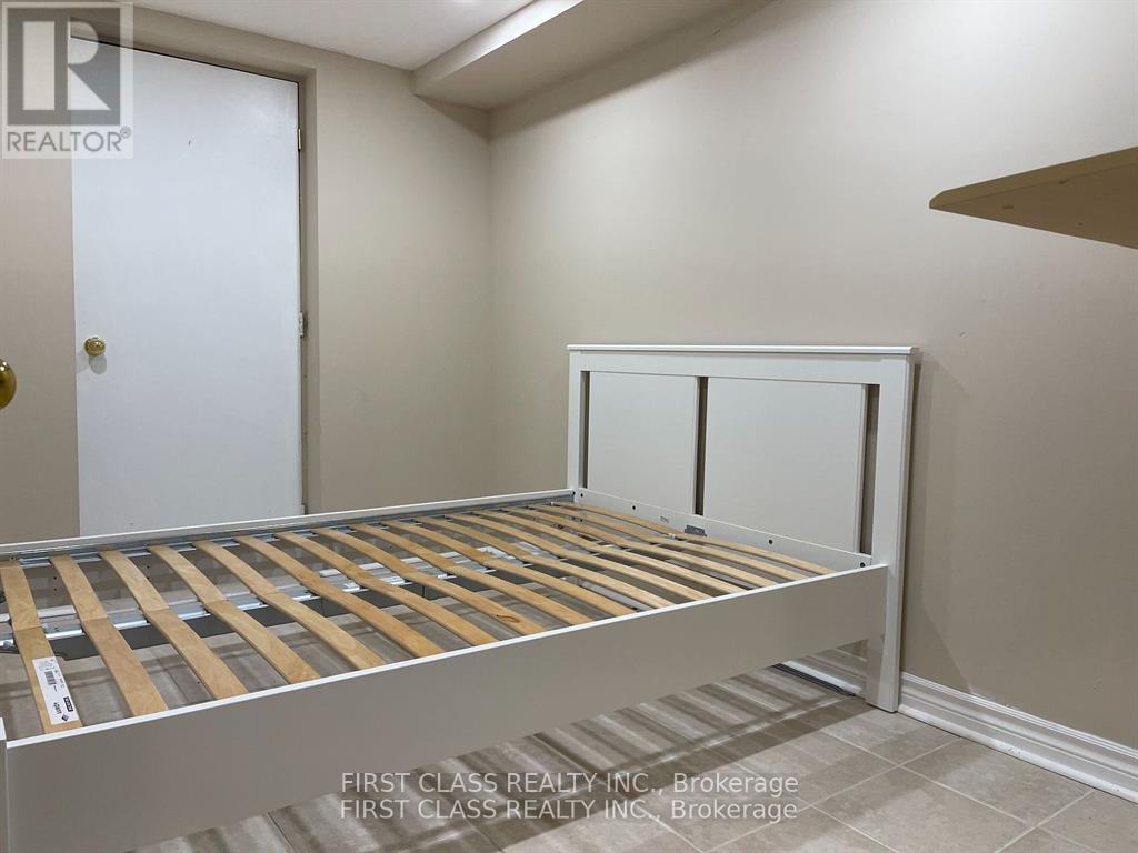 157 Selkirk Drive, Richmond Hill, Ontario  L4B 4H9 - Photo 14 - N12907154