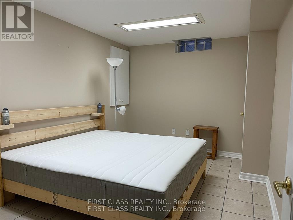 157 Selkirk Drive, Richmond Hill, Ontario  L4B 4H9 - Photo 15 - N12907154