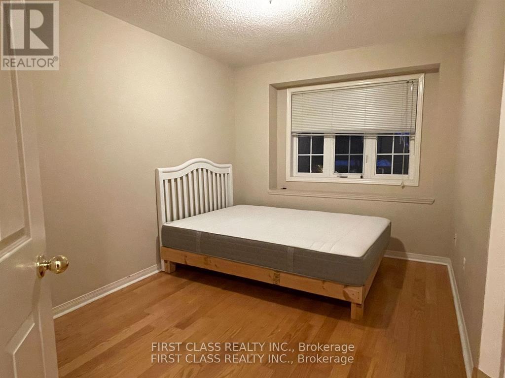 157 Selkirk Drive, Richmond Hill, Ontario  L4B 4H9 - Photo 6 - N12907154