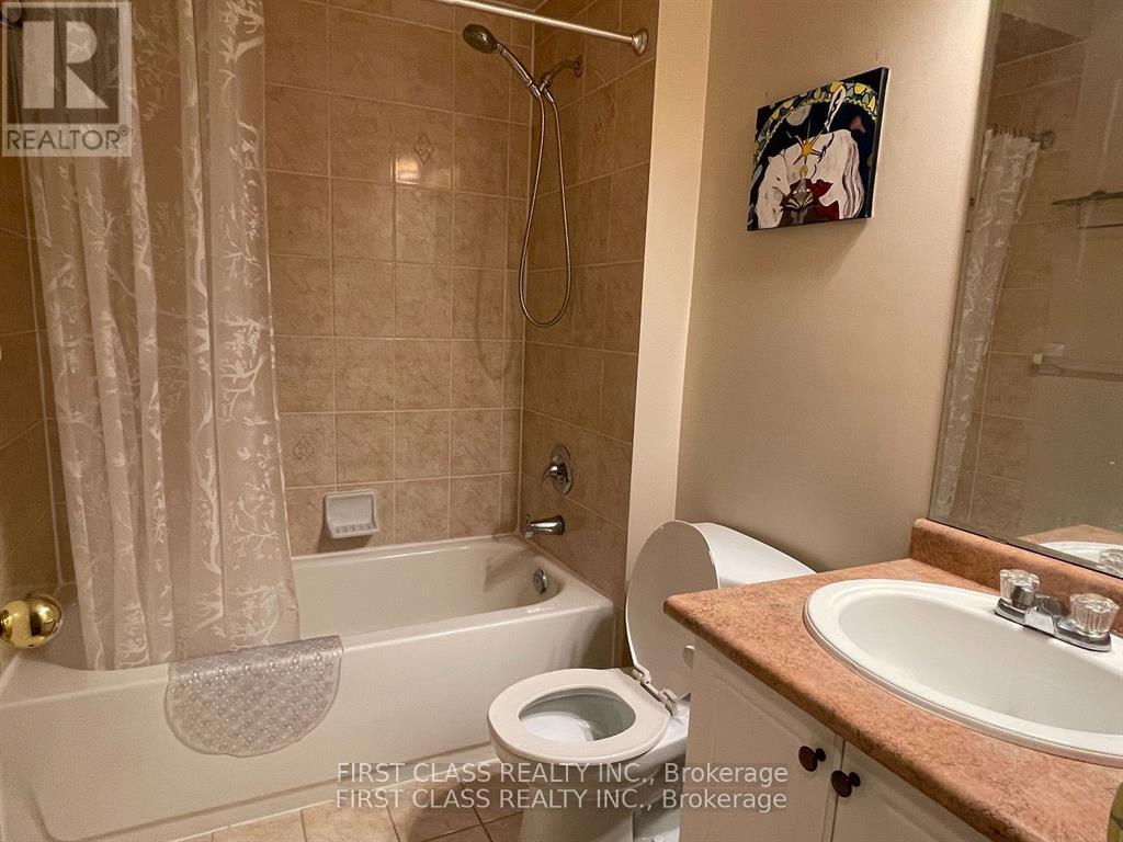 157 Selkirk Drive, Richmond Hill, Ontario  L4B 4H9 - Photo 9 - N12907154