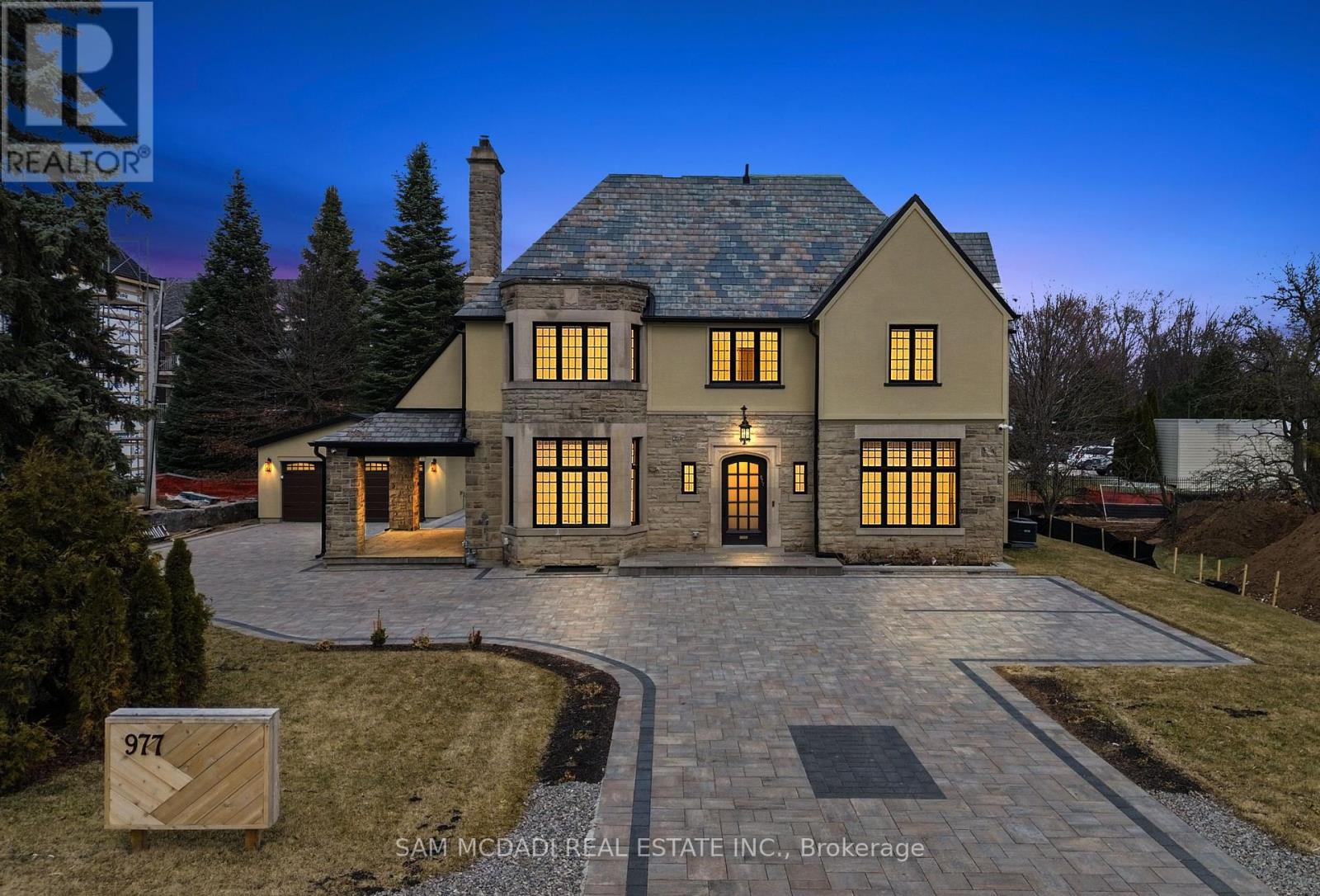 977 Unsworth Avenue, Burlington, Ontario  L7T 1R2 - Photo 2 - W12907120