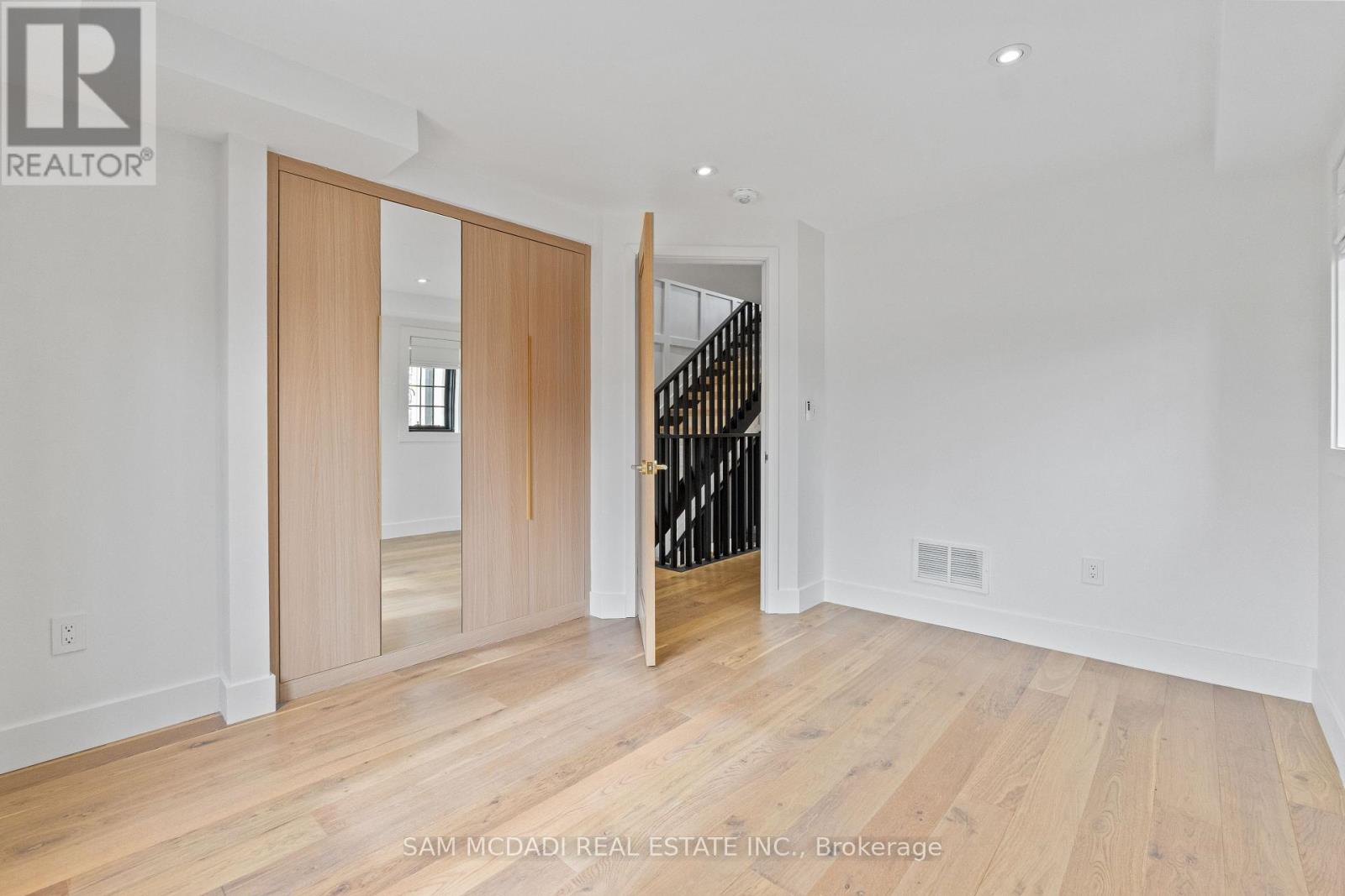 977 Unsworth Avenue, Burlington, Ontario  L7T 1R2 - Photo 29 - W12907120