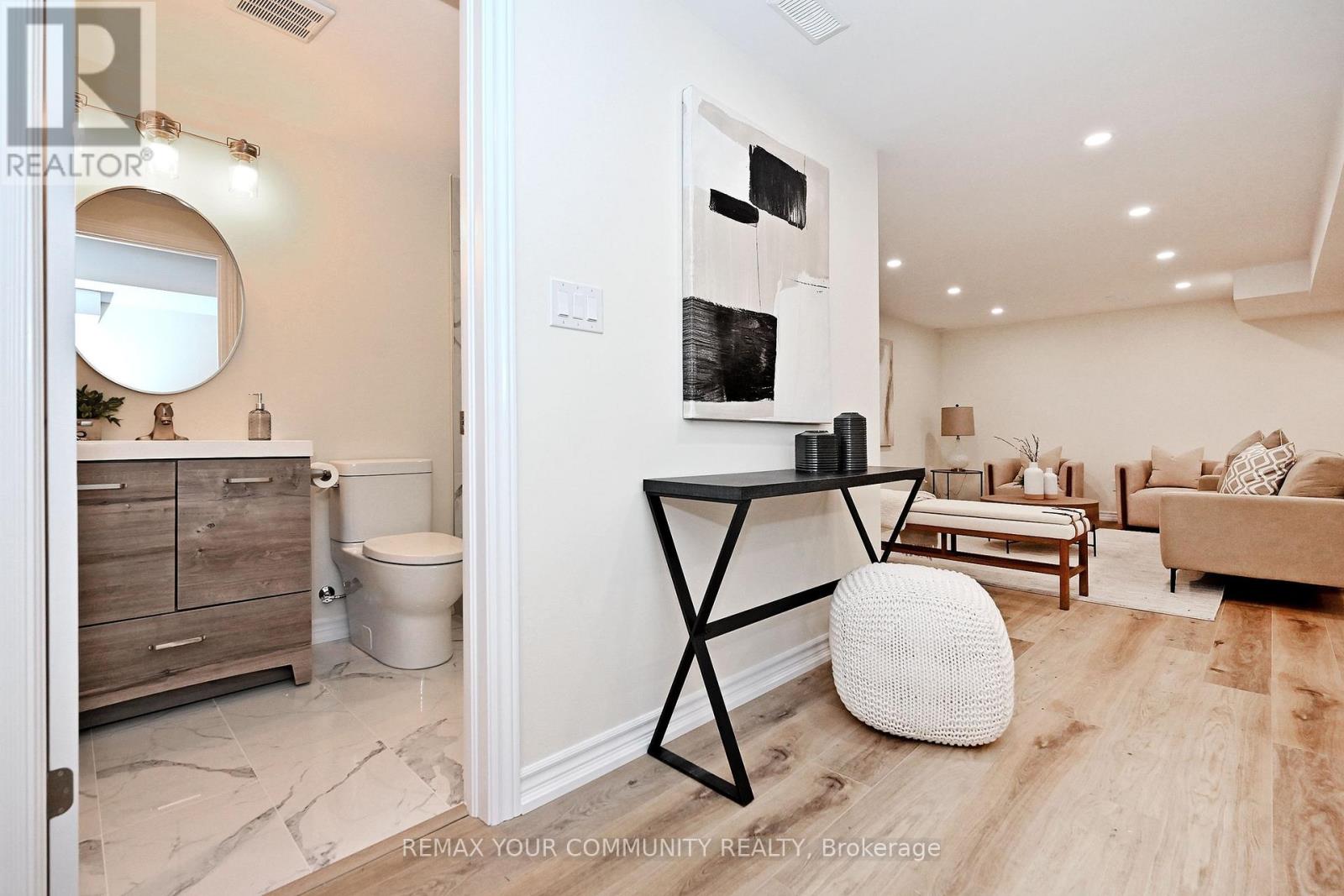 635 Tapestry Lane, Newmarket, Ontario  L3X 3C8 - Photo 8 - N12864928