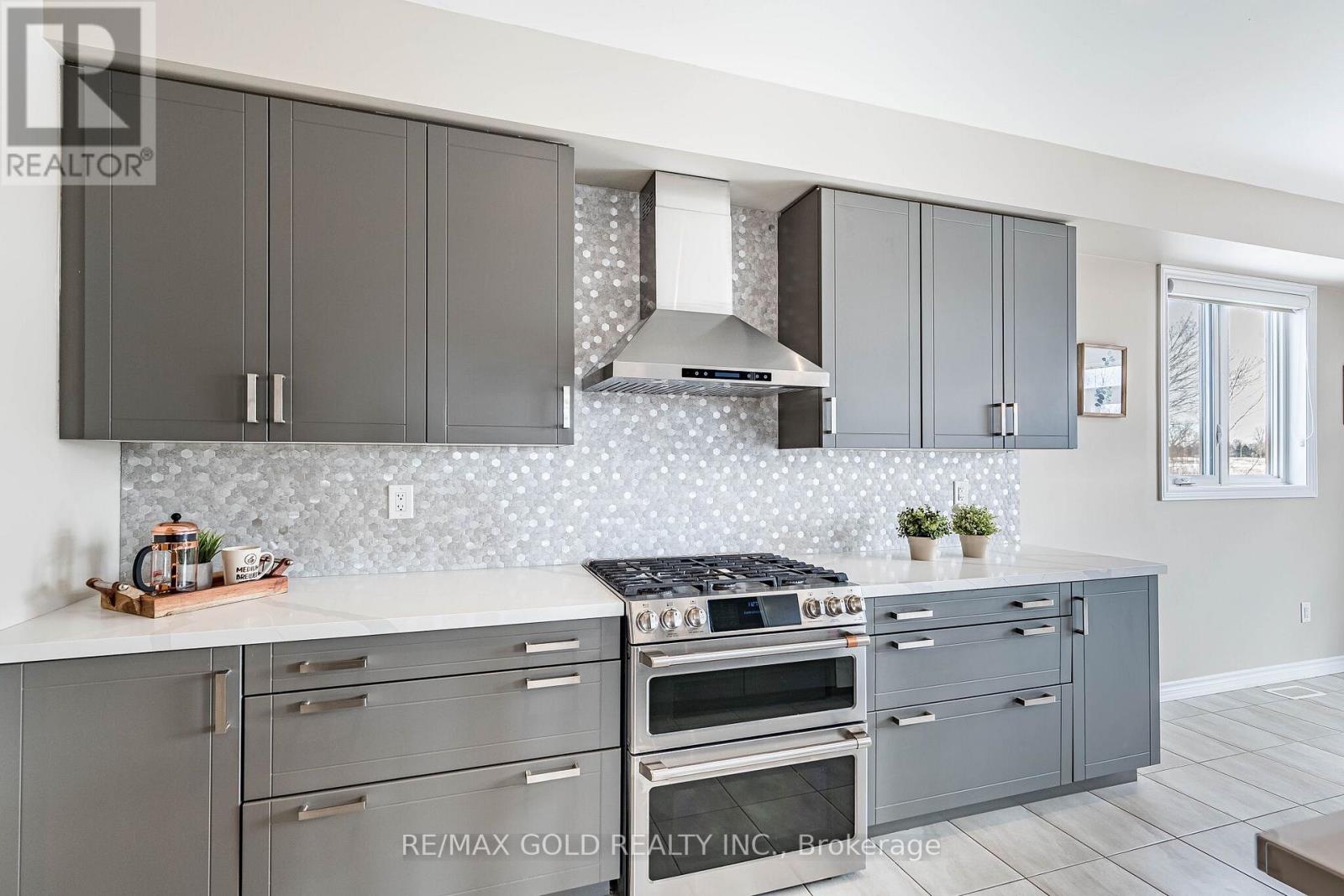 201 Mcfarlane Crescent, Centre Wellington, Ontario  N1M 0G5 - Photo 17 - X12907158