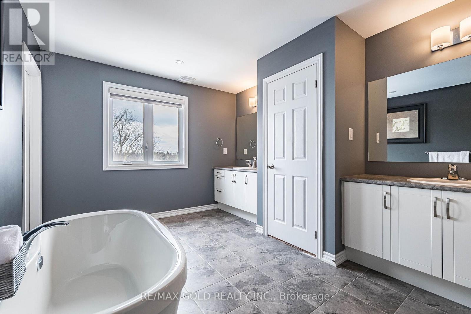 201 Mcfarlane Crescent, Centre Wellington, Ontario  N1M 0G5 - Photo 26 - X12907158