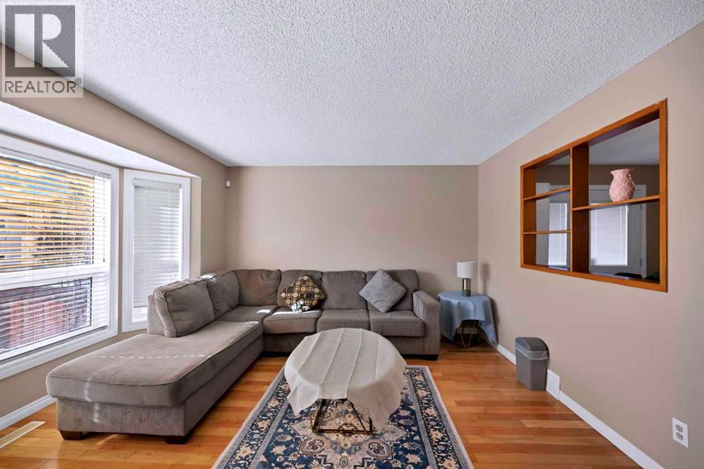 127 Whitehaven Road NE, Calgary, Alberta  T1Y 6A6 - Photo 5 - A2295438