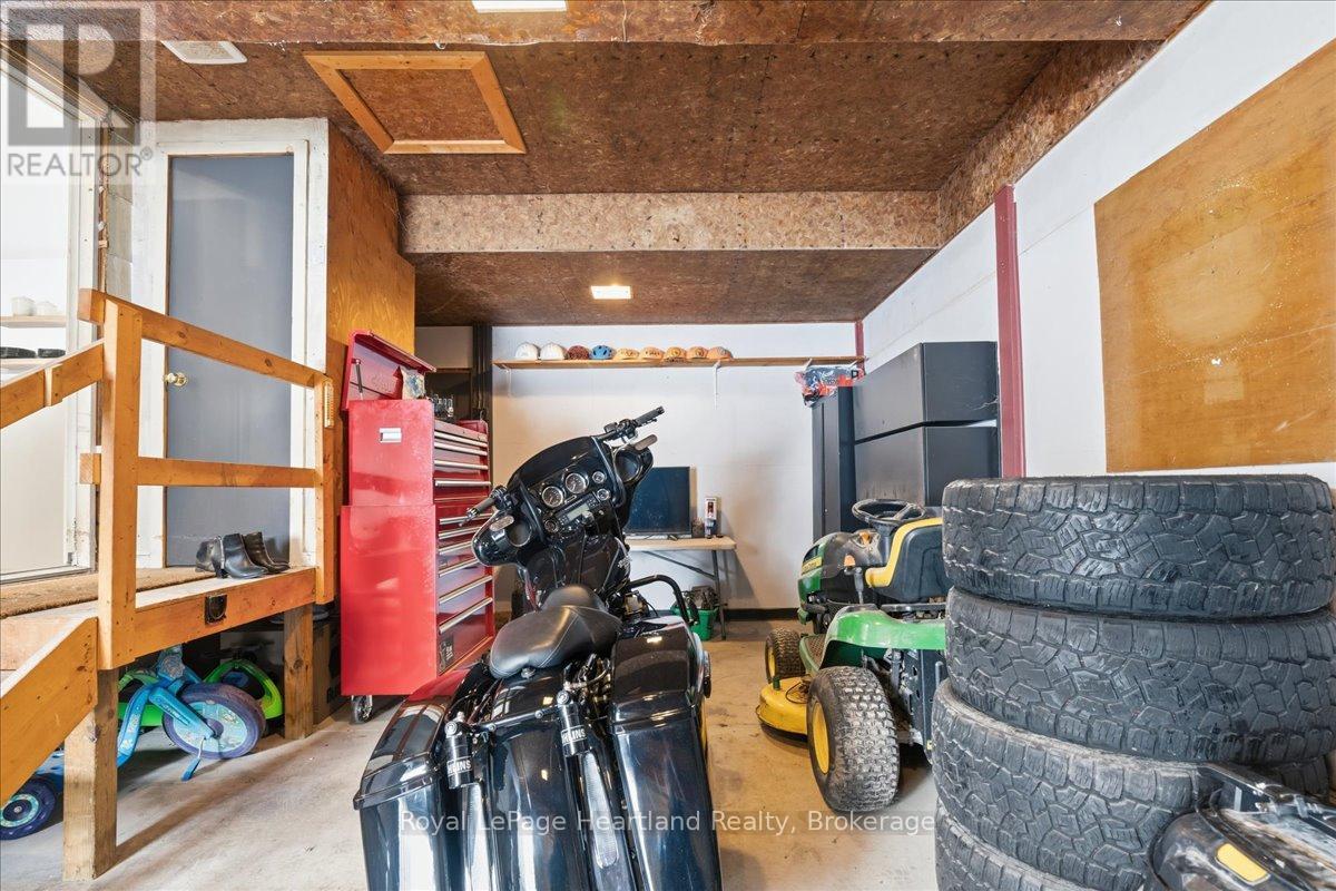 77 Chalk Street N, Huron East, Ontario  N0K 1W0 - Photo 42 - X12830850