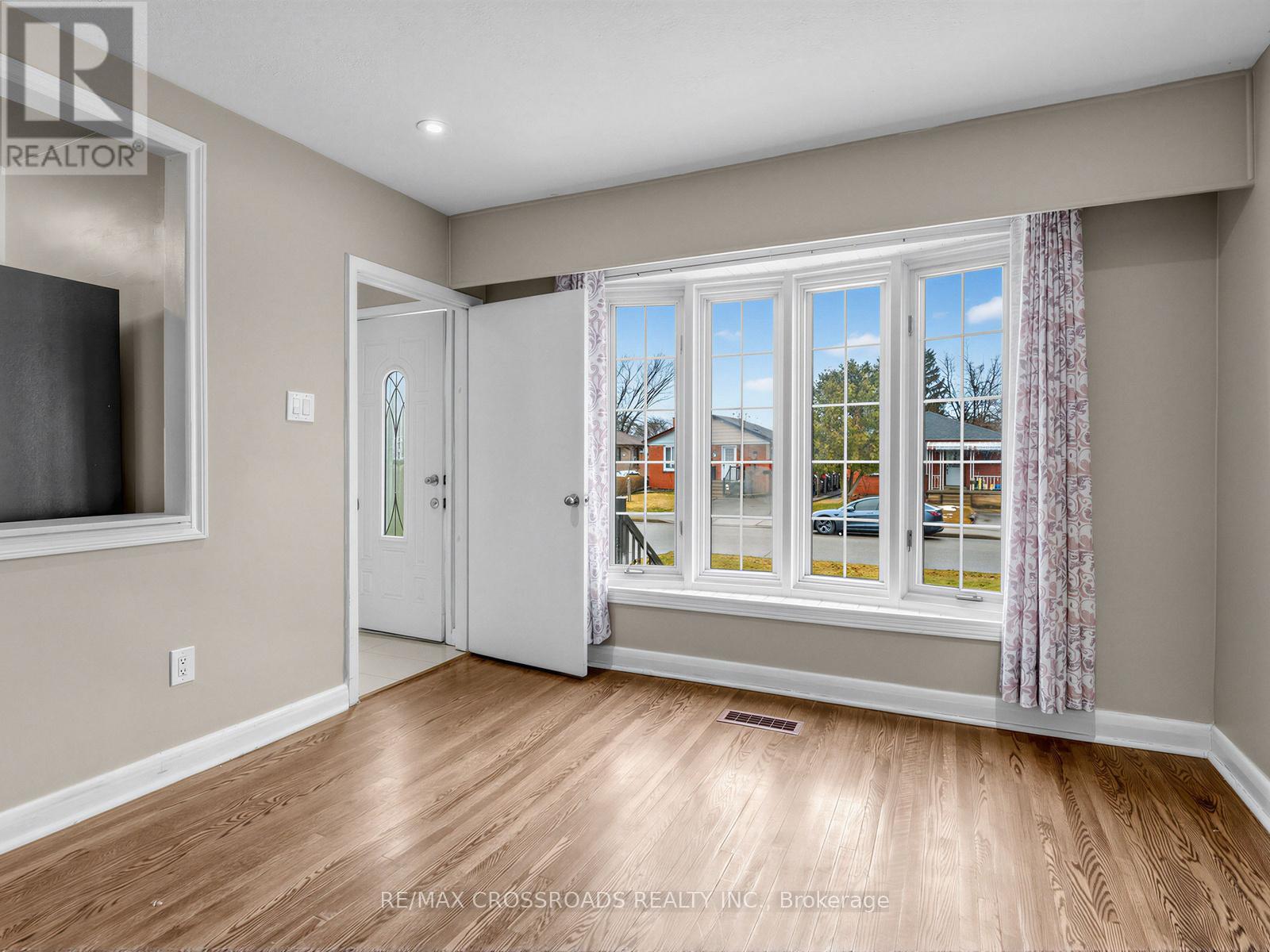 17 Strode Drive, Toronto, Ontario  M1J 1L8 - Photo 5 - E12907162