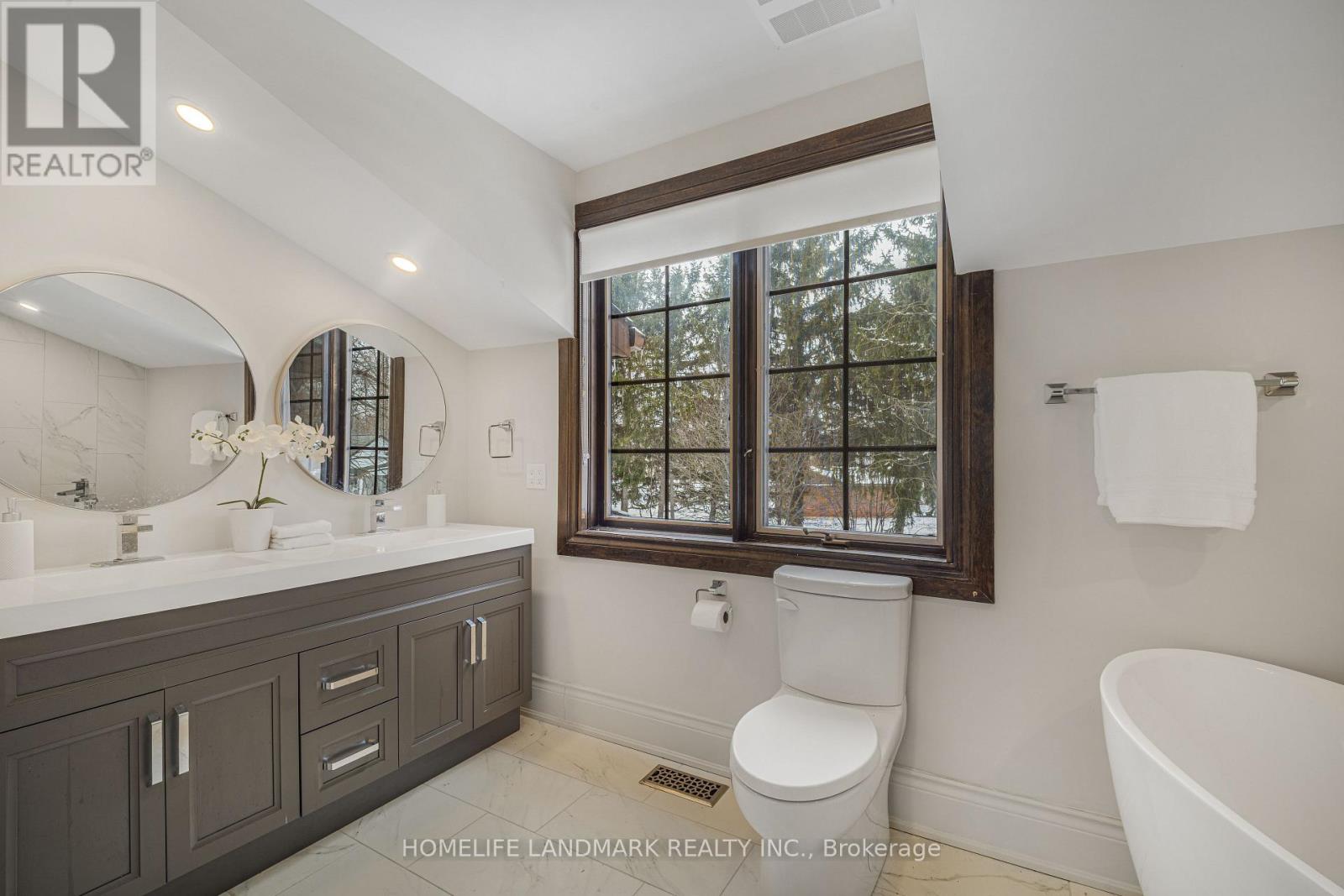 10505 Niagara River Parkway, Niagara Falls, Ontario  L2E 6S6 - Photo 26 - X12907160