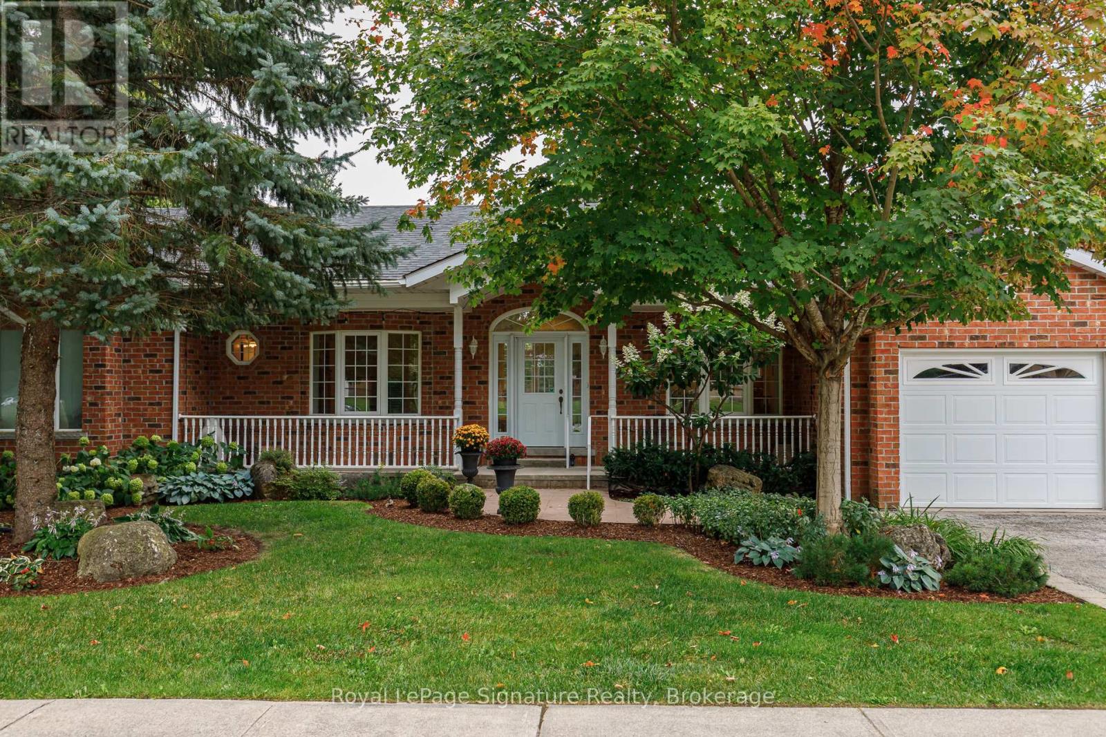 180 Russell Street E, Blue Mountains, Ontario  N0H 1J0 - Photo 2 - X12712392