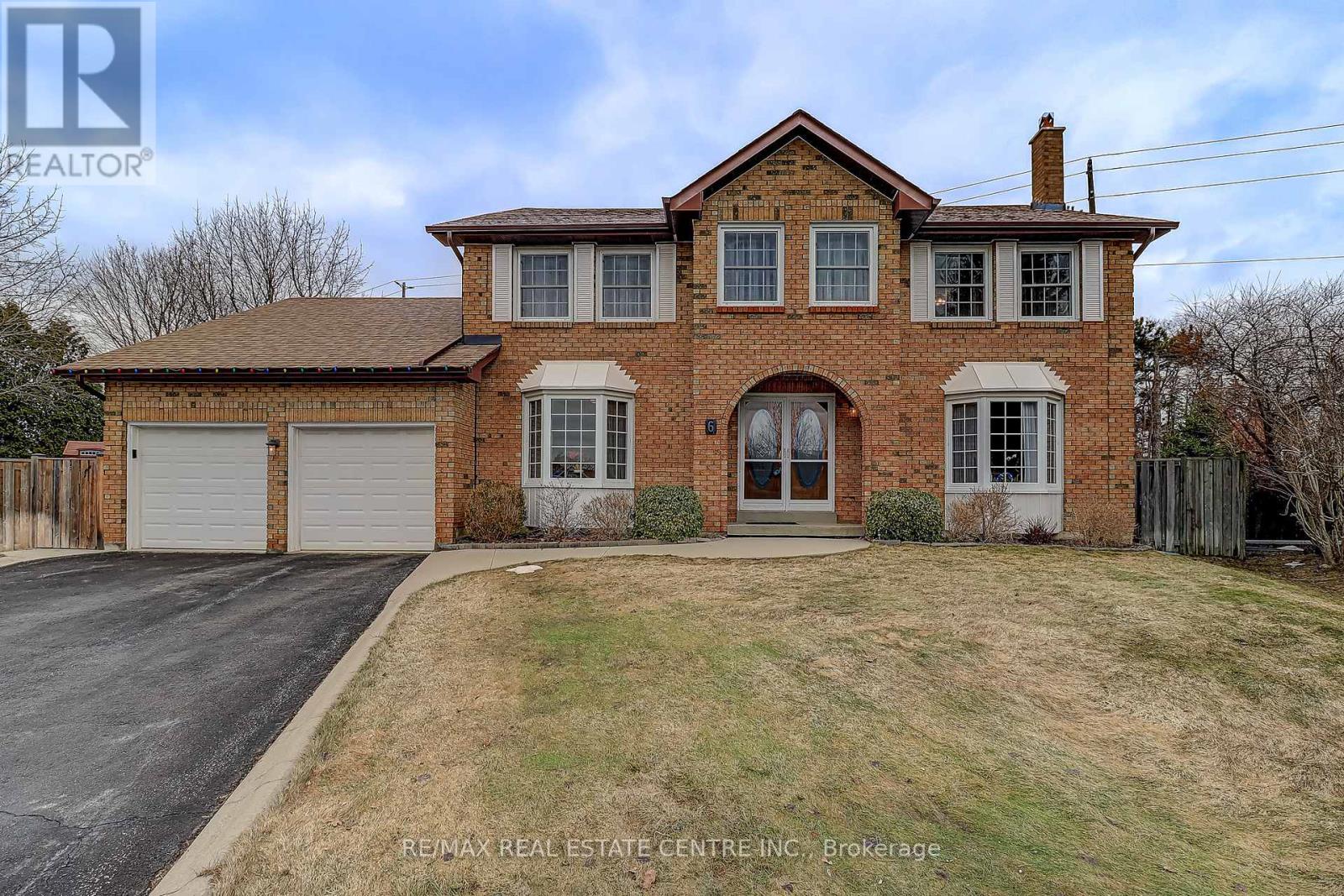 6 Waverly Place, Brampton, Ontario  L6Z 1Y9 - Photo 2 - W12907062