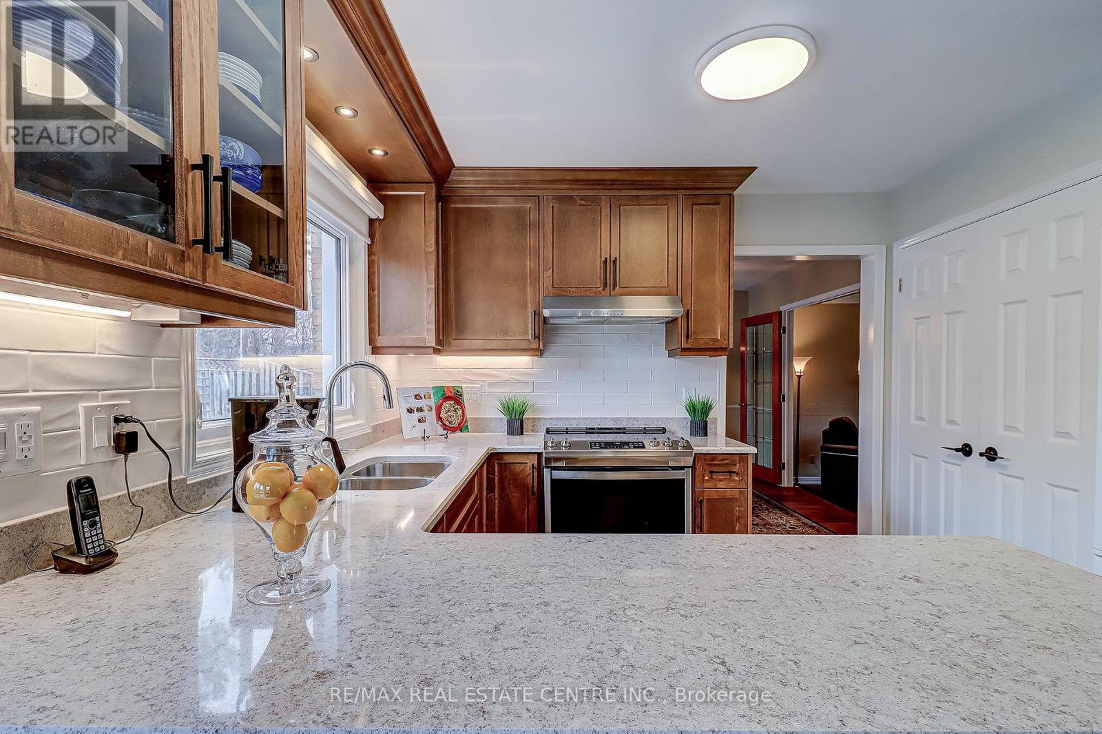 6 Waverly Place, Brampton, Ontario  L6Z 1Y9 - Photo 12 - W12907062