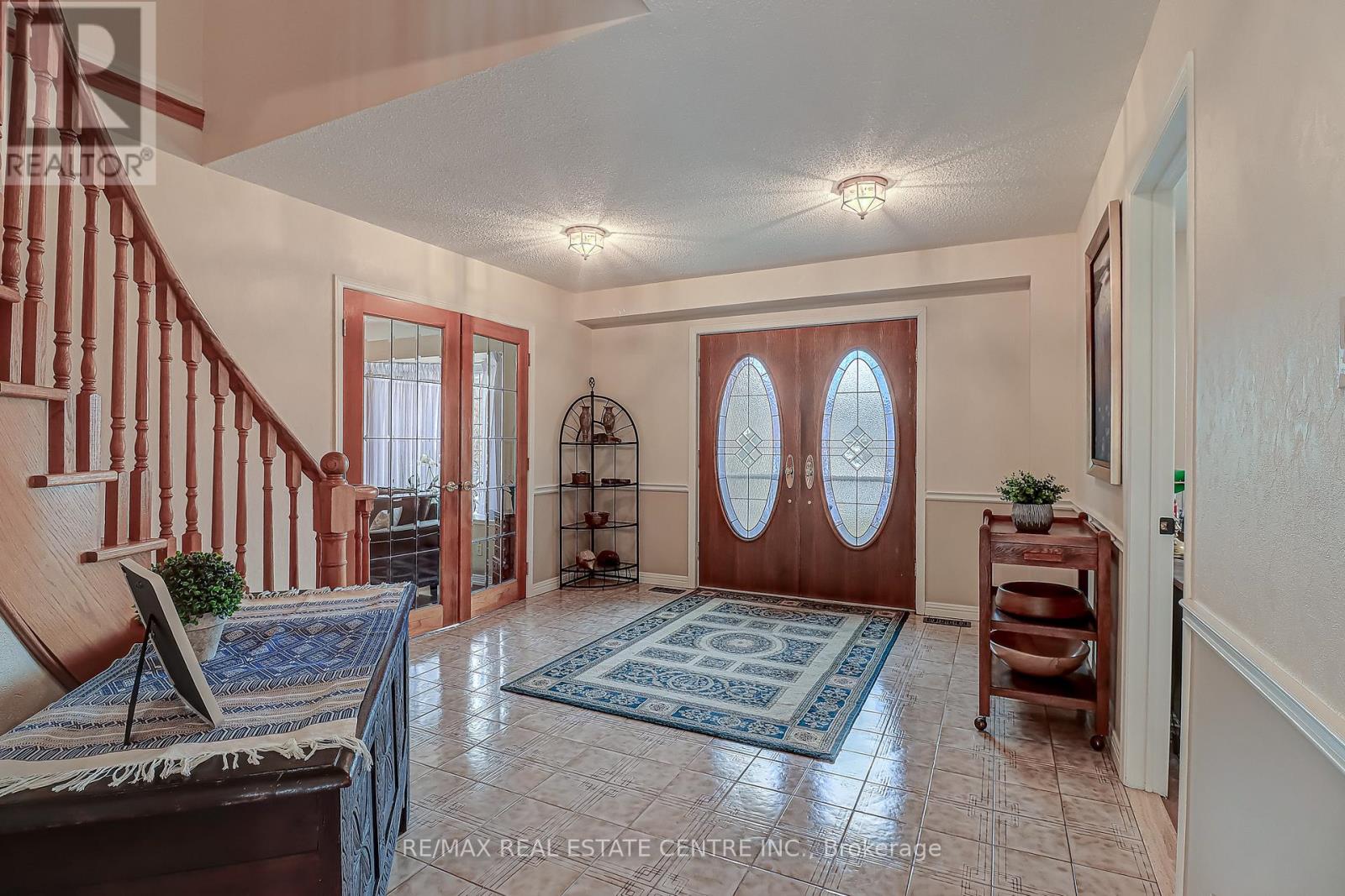 6 Waverly Place, Brampton, Ontario  L6Z 1Y9 - Photo 3 - W12907062