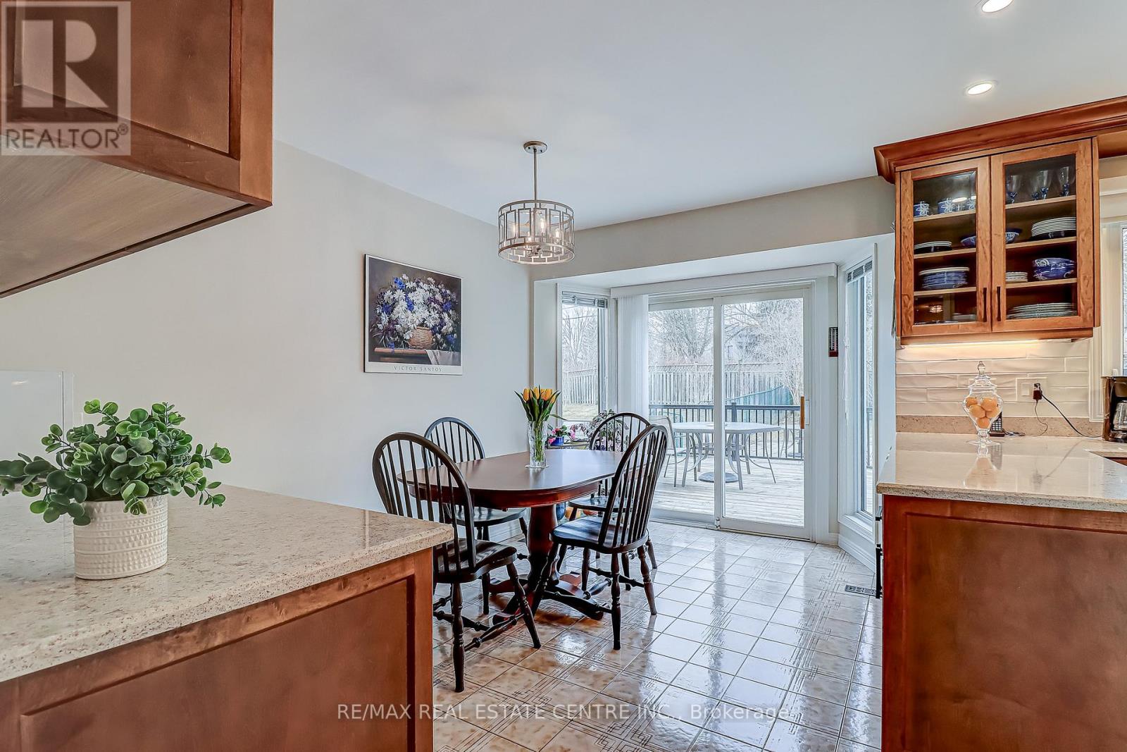 6 Waverly Place, Brampton, Ontario  L6Z 1Y9 - Photo 9 - W12907062