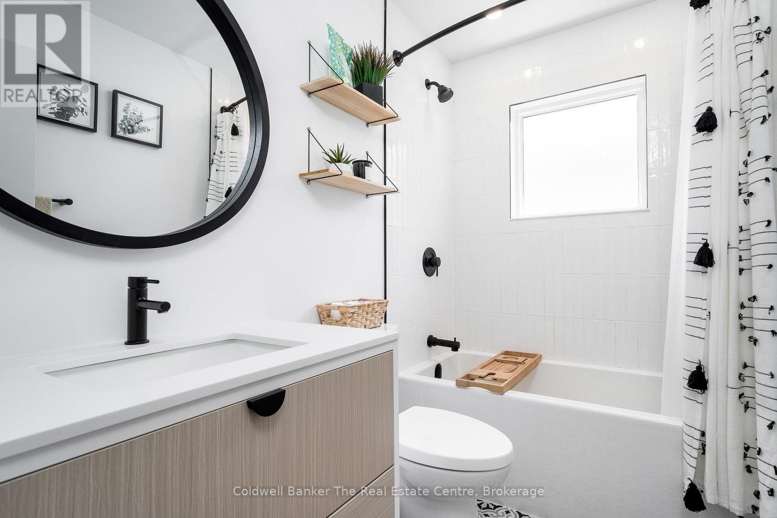 14 Langevin Drive, Wasaga Beach, Ontario  L9Z 1C6 - Photo 14 - S12907164