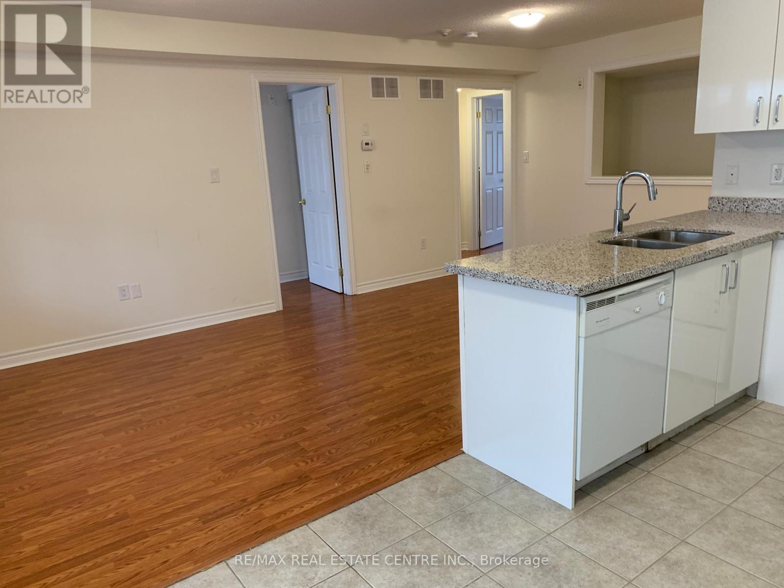 1 - 600 Shoreline Drive, Mississauga, Ontario  L5B 0A8 - Photo 5 - W12907166