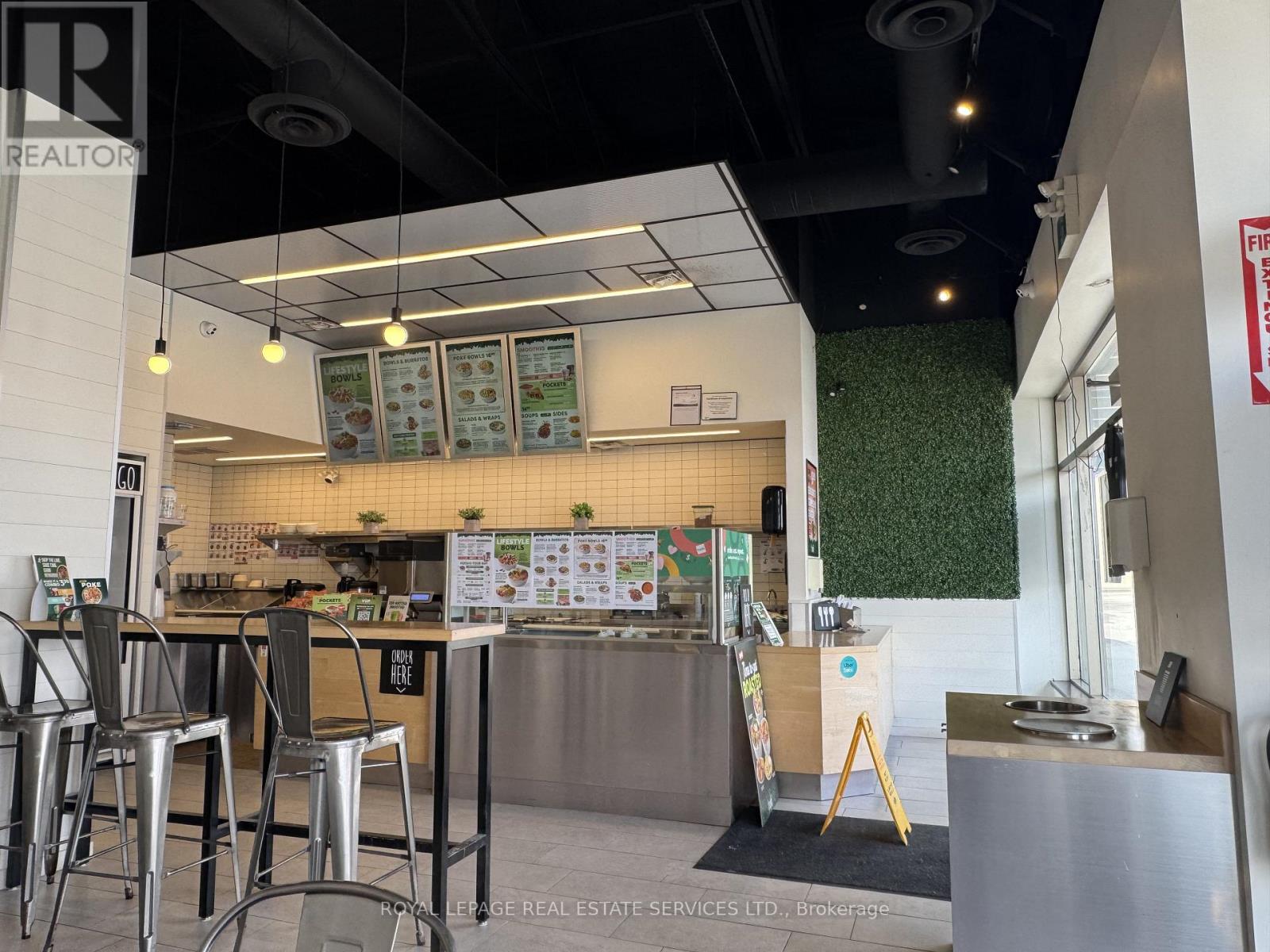 330 Dundas Street E, Oakville, Ontario  L6H 6Z9 - Photo 2 - W12907168