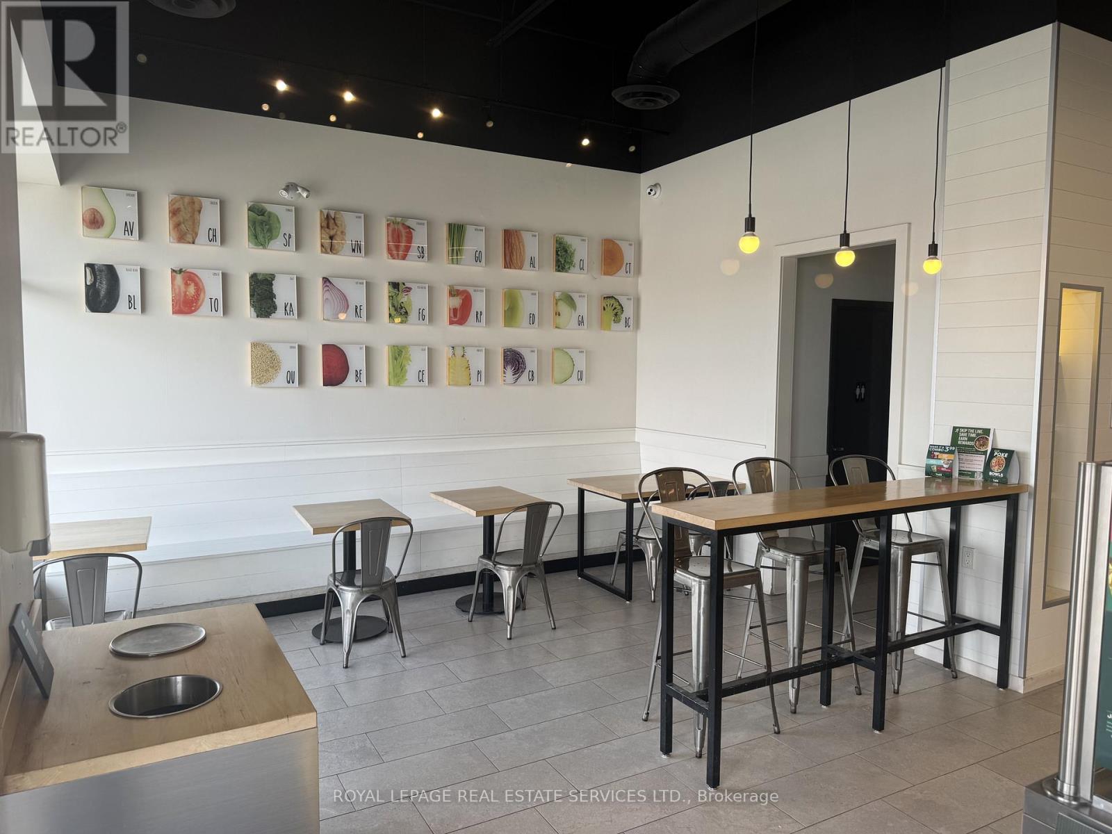 330 Dundas Street E, Oakville, Ontario  L6H 6Z9 - Photo 3 - W12907168